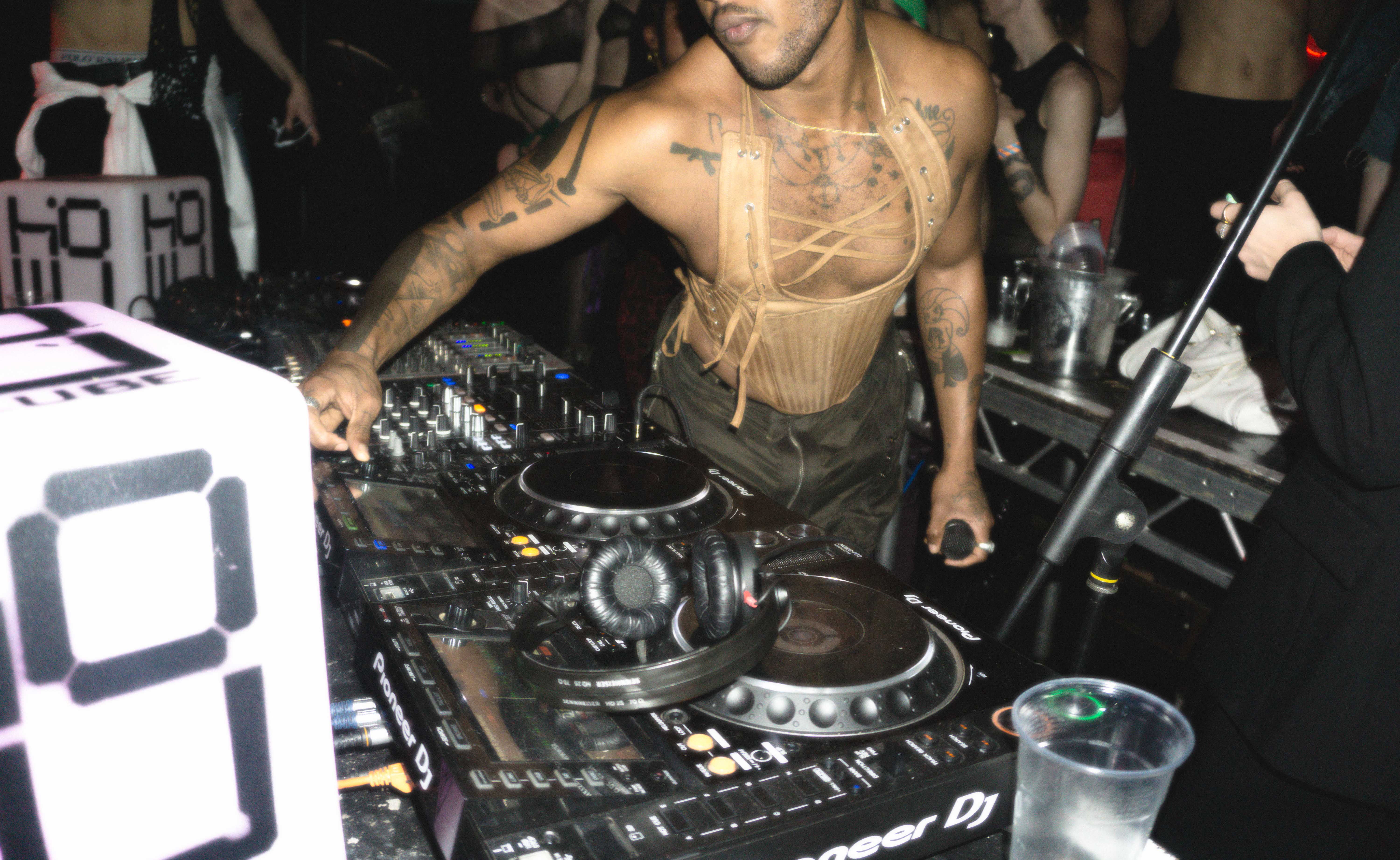 Howl_Rave_09_202_hhum7z