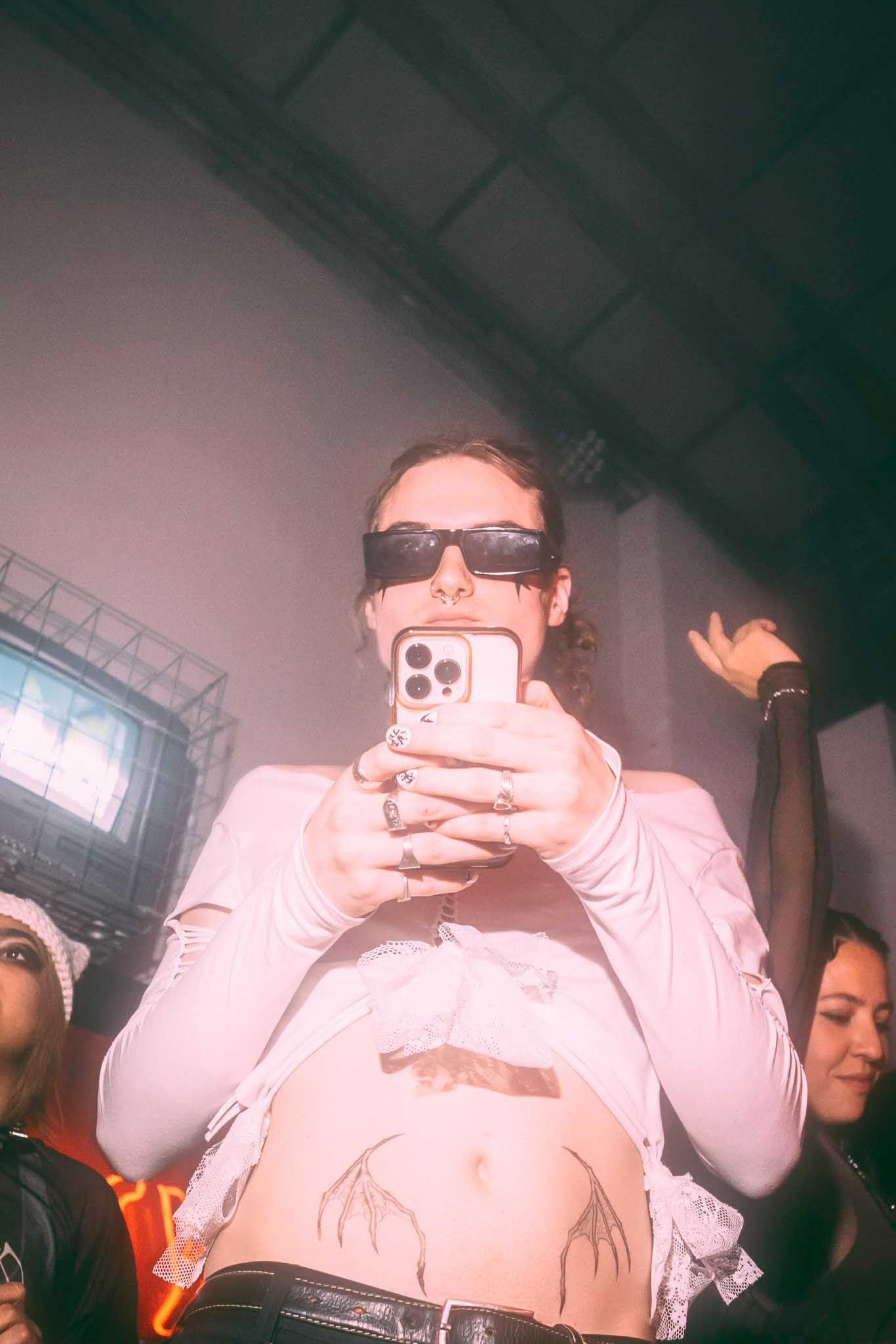 Howl_Rave_08_107_r6yfwd