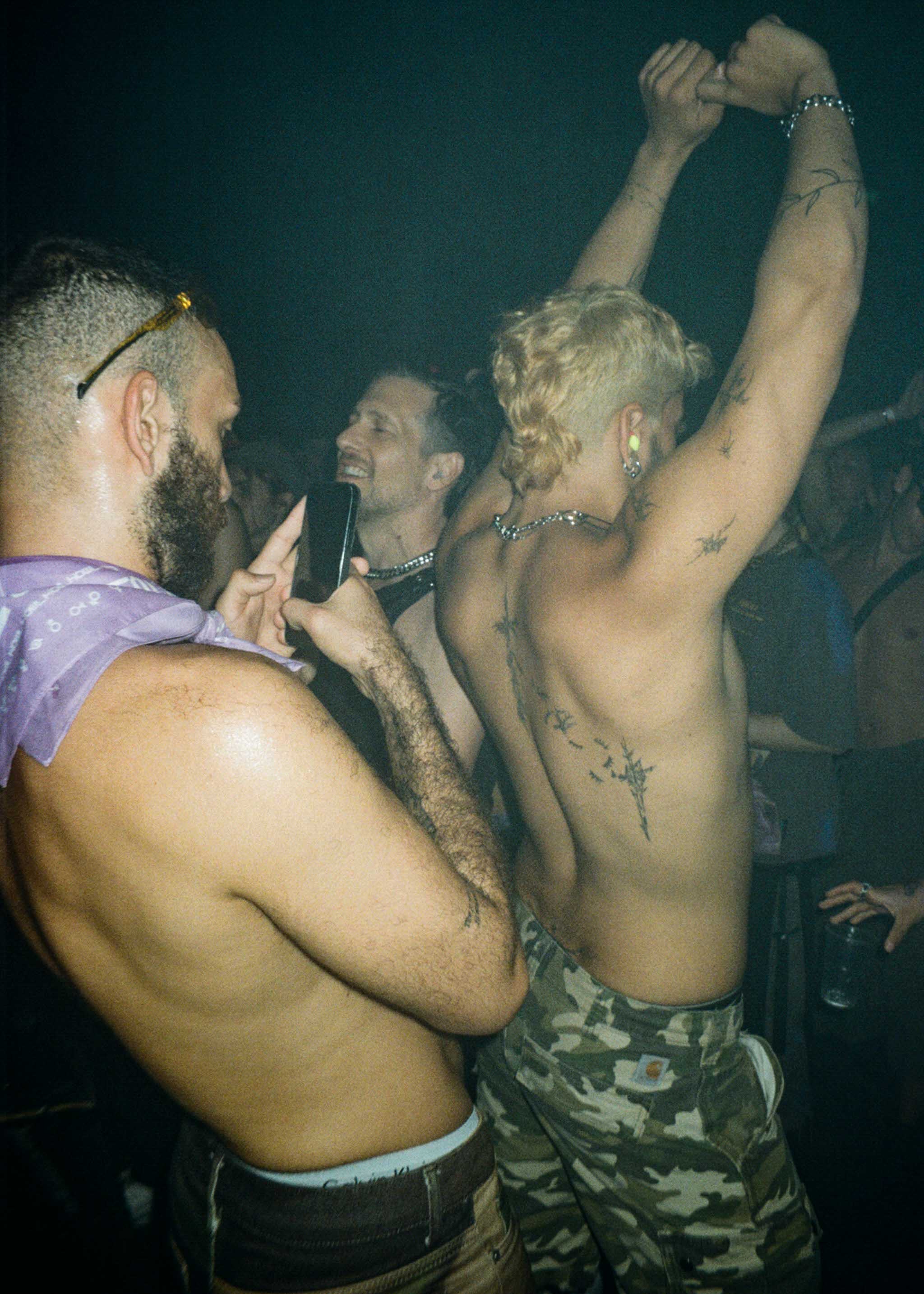Howl_Rave_11_100_gum5dt