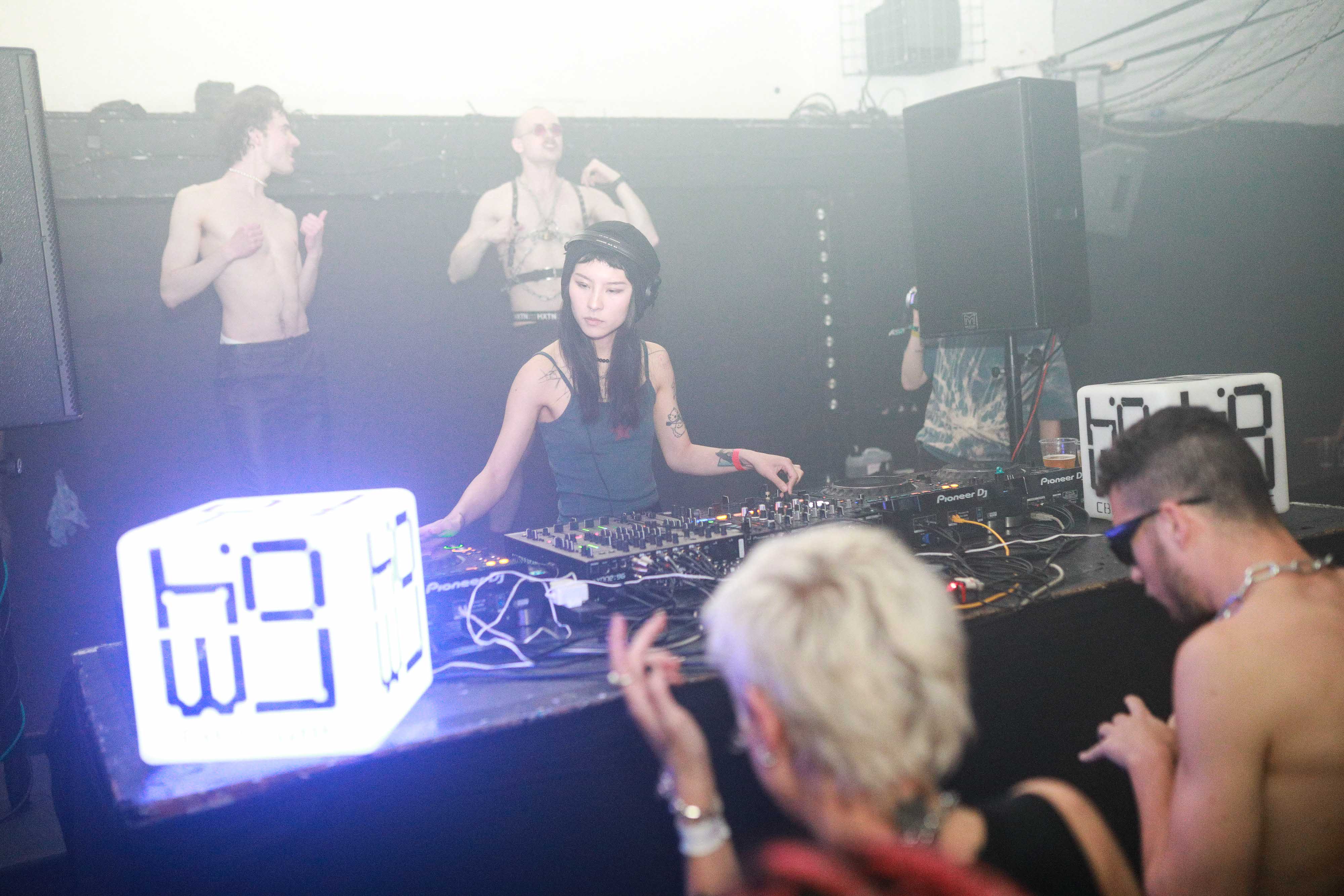 Howl_Rave_11_076_jw2lo7