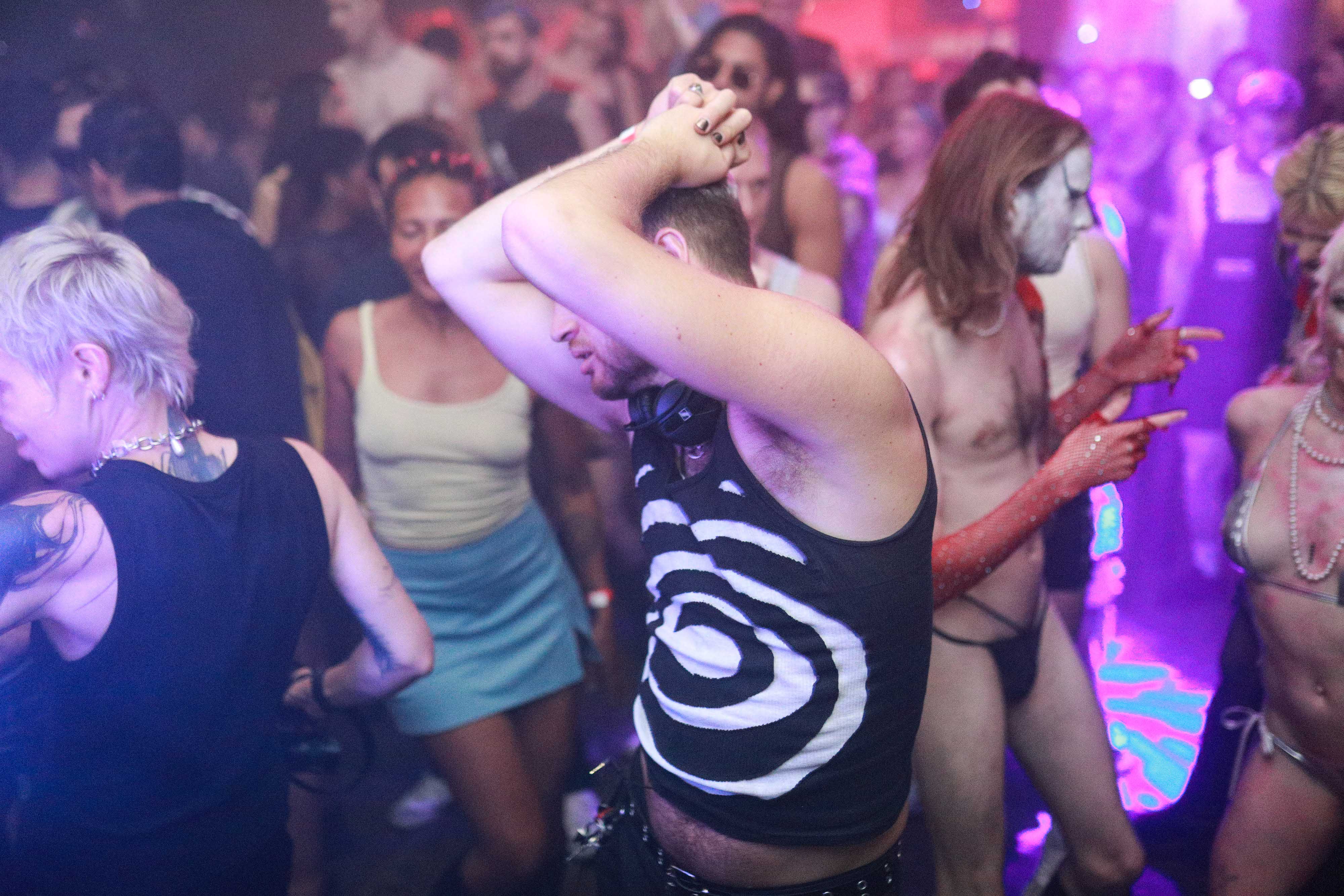 Howl_Rave_11_195_he3gzm