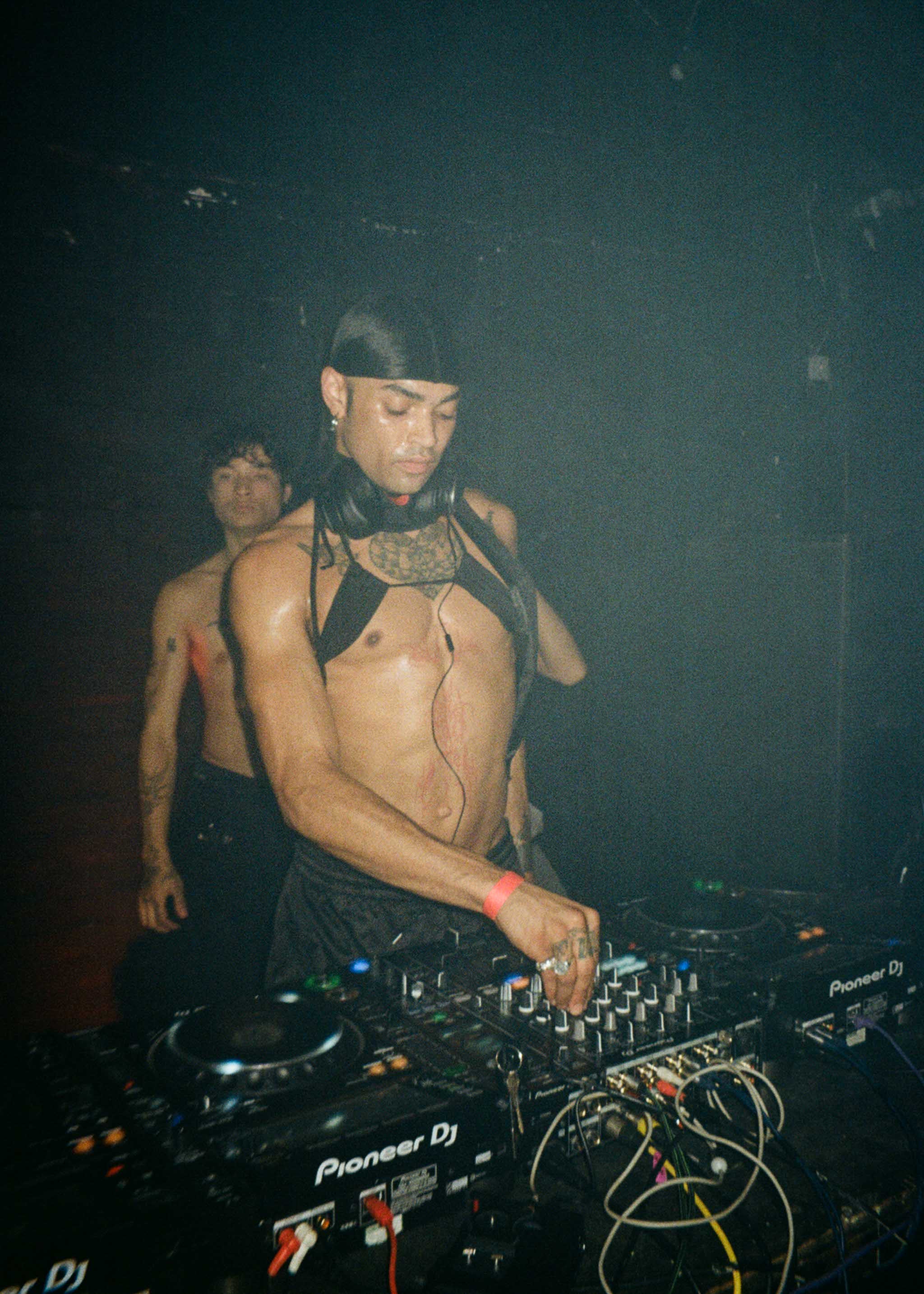 Howl_Rave_11_144_lyi7nq