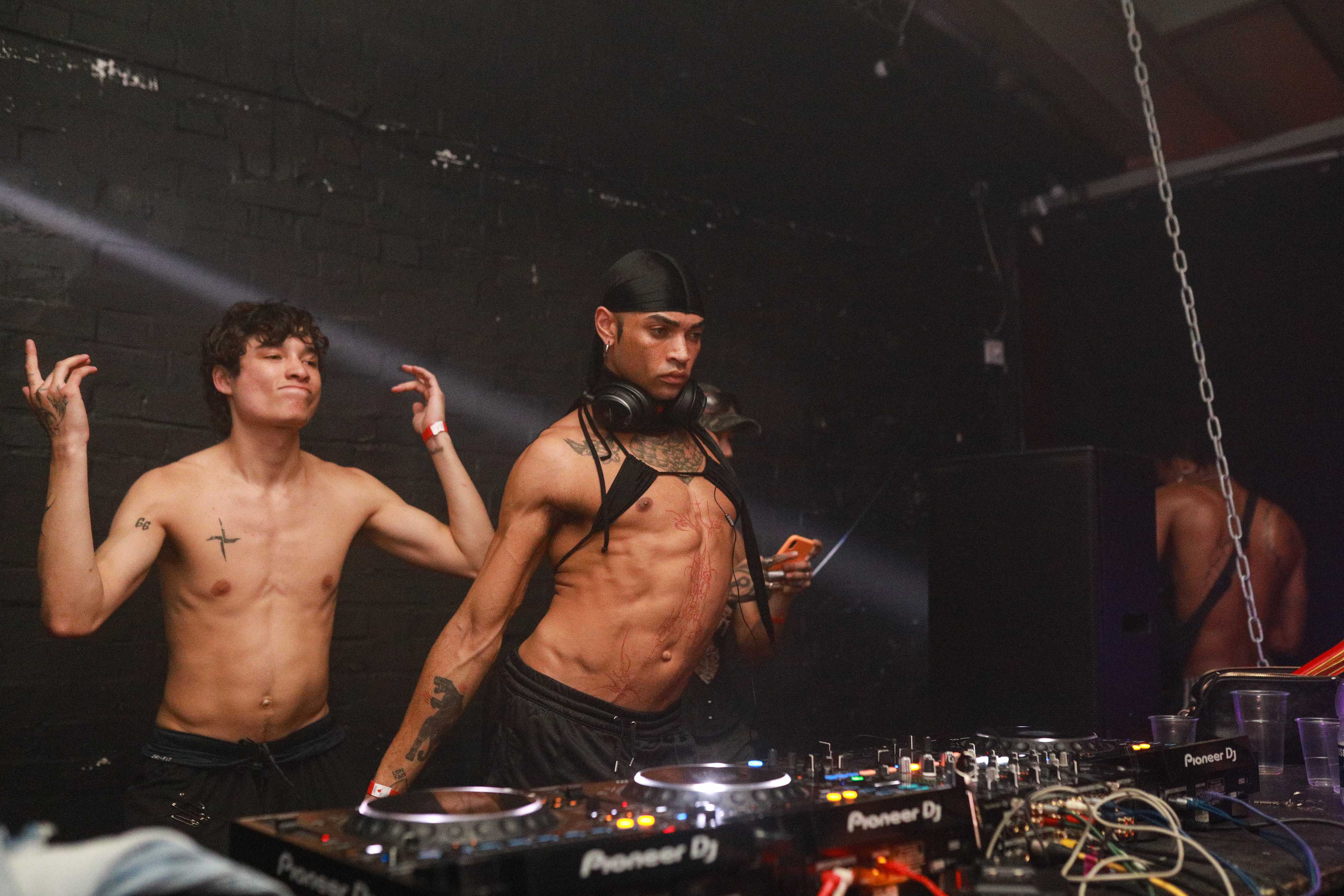 Howl_Rave_11_129_ippz5a