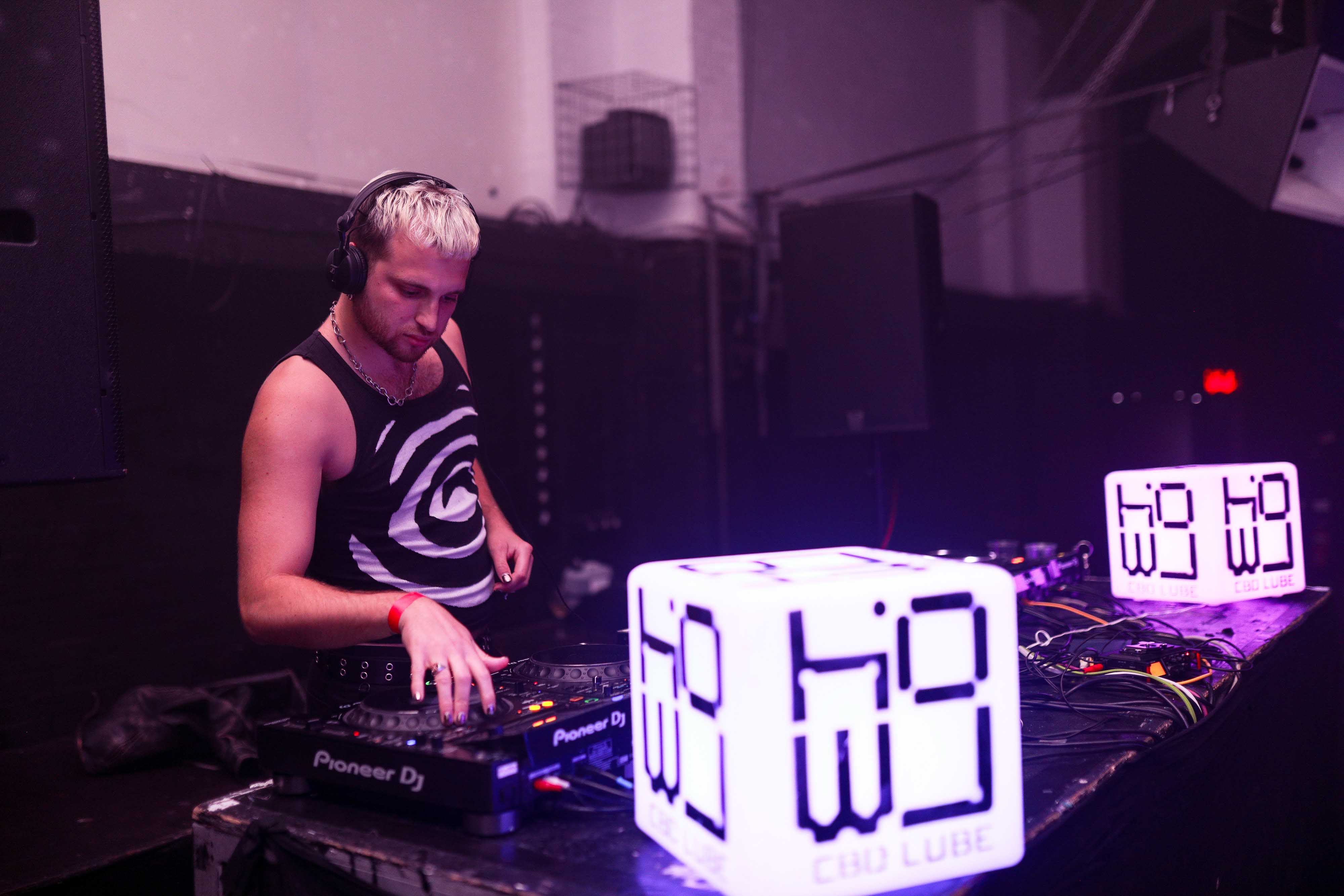 Howl_Rave_11_106_a5hrmf