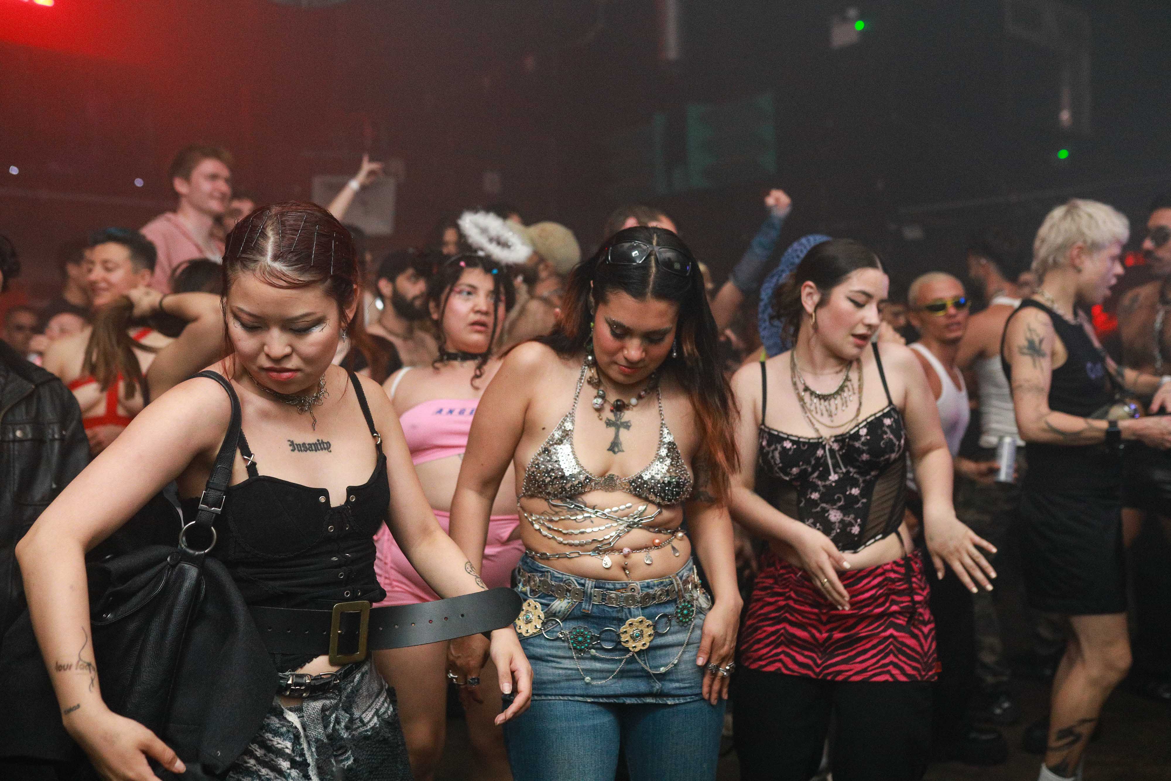 Howl_Rave_11_265_pipmzv