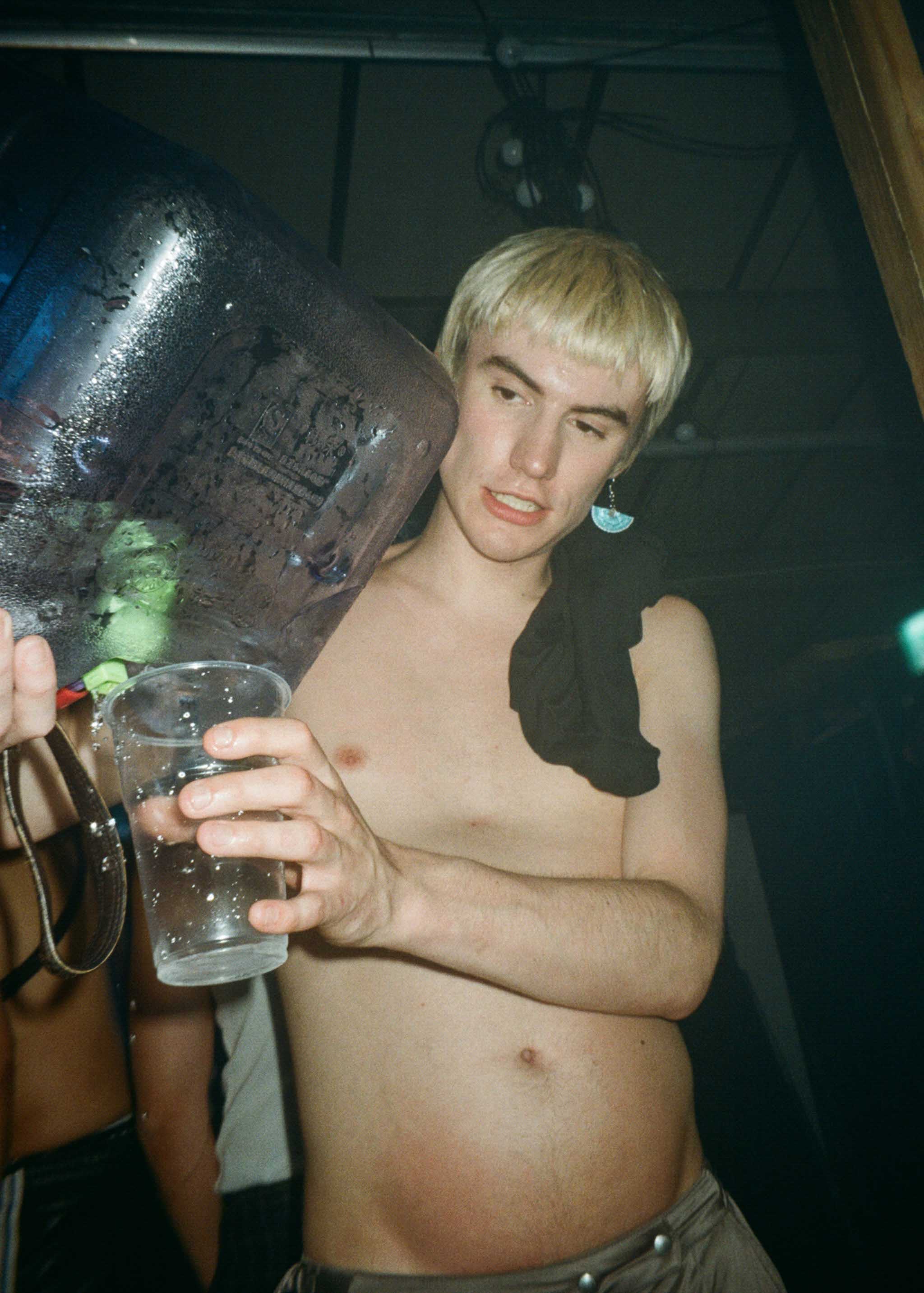Howl_Rave_11_239_eymxbn