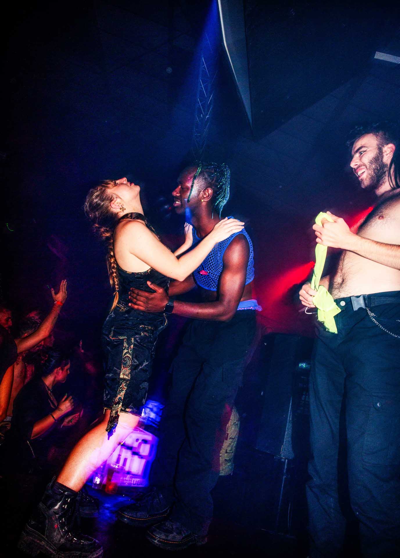 Howl_Rave_13_124_qvc6yy