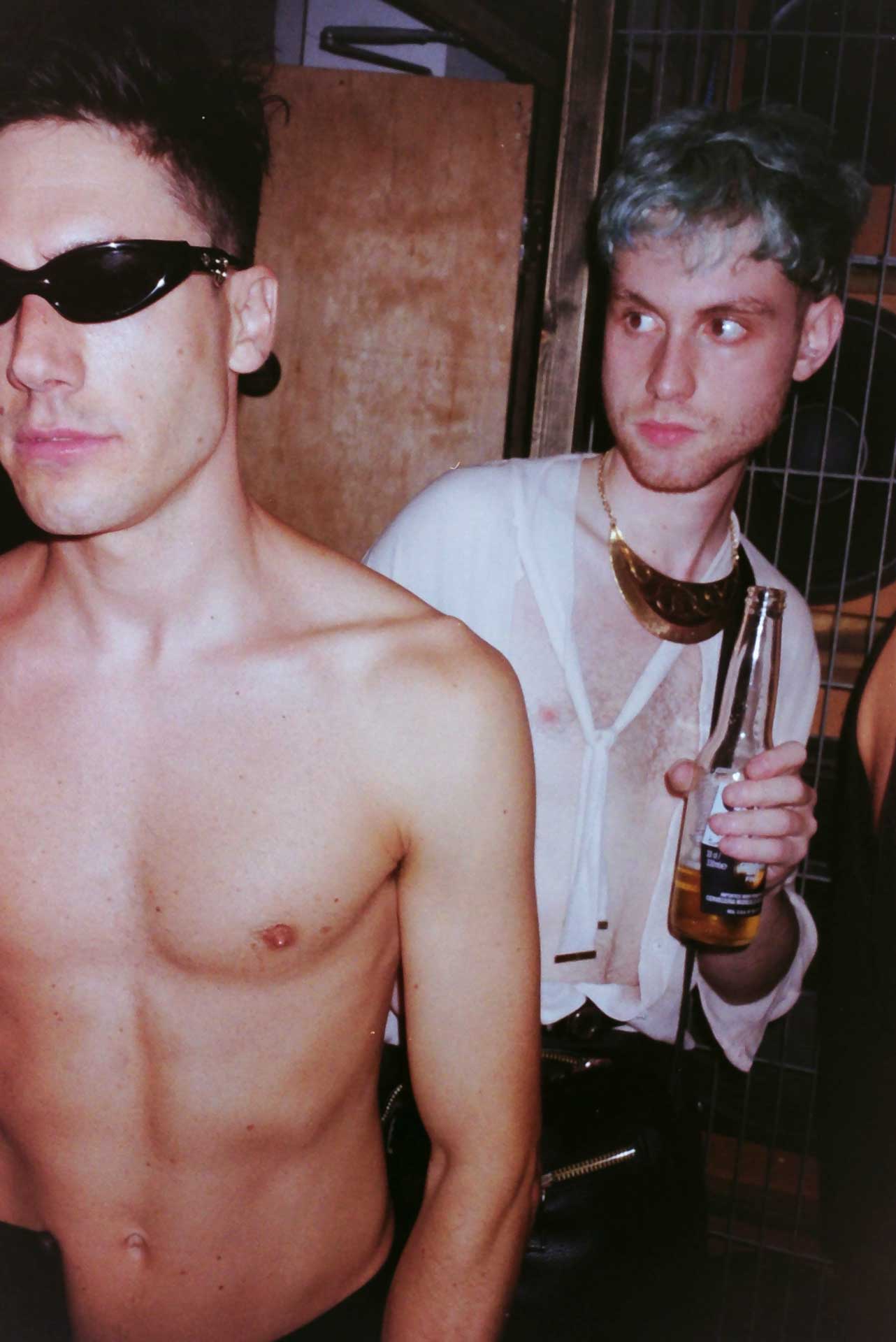 Howl_Rave_01_300_xpoqzy
