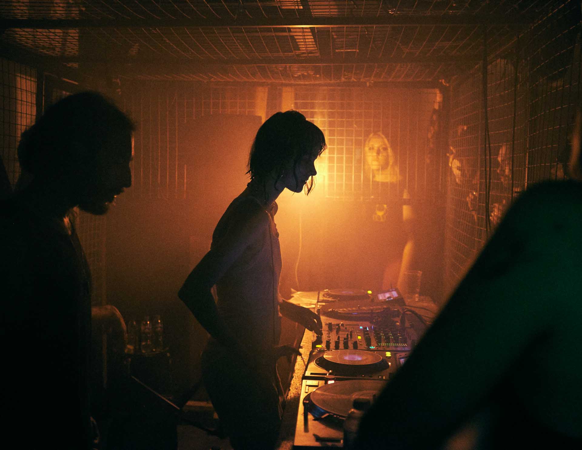 Howl_Rave_01_275_a9rz93