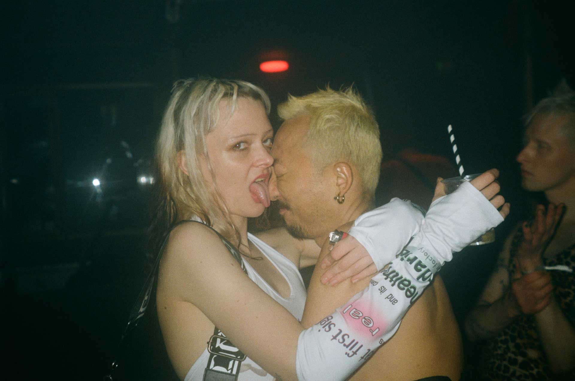 Howl_Rave_03_054_b1iegz