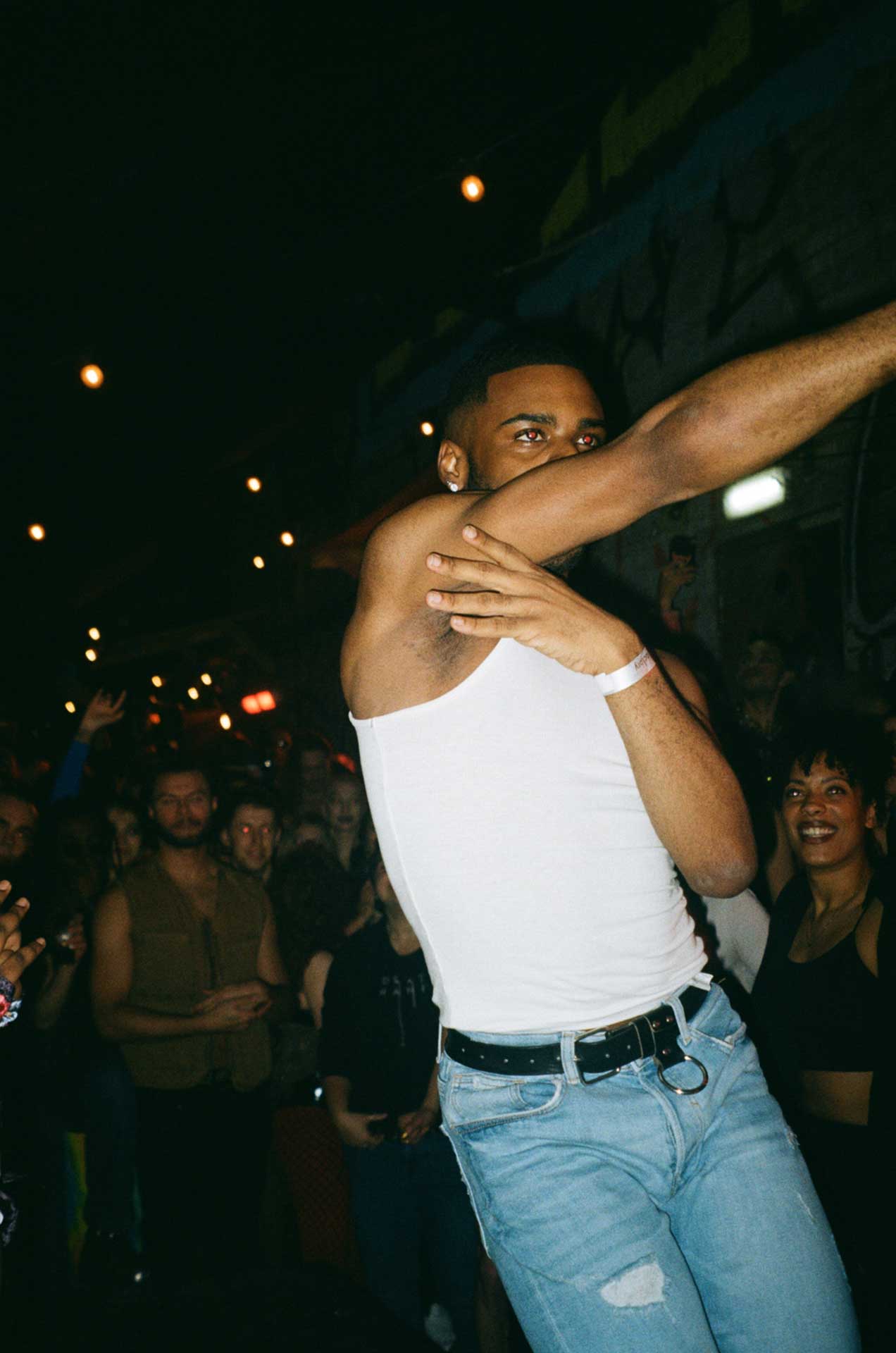 Howl_Rave_03_096_z7wn3p