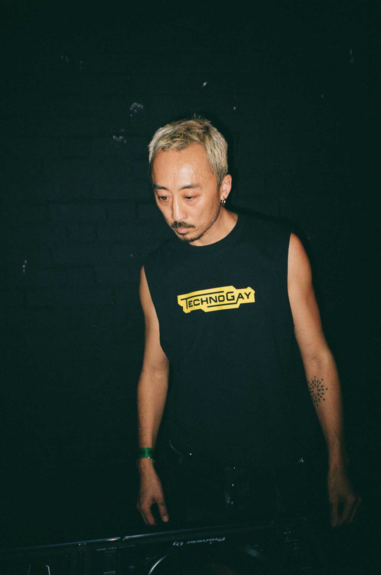 Howl_Rave_04_037_jl4bqn