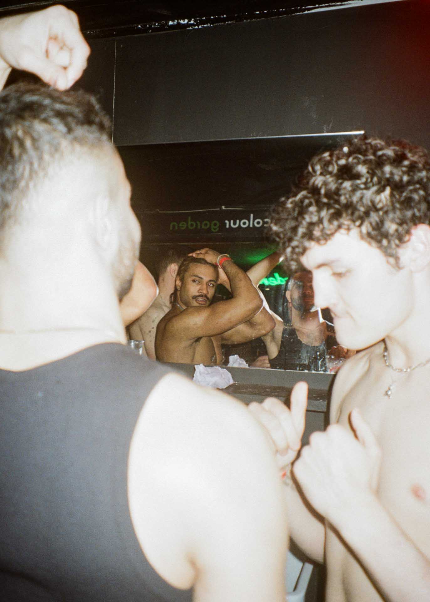 Howl_Rave_10_146_kytbd9