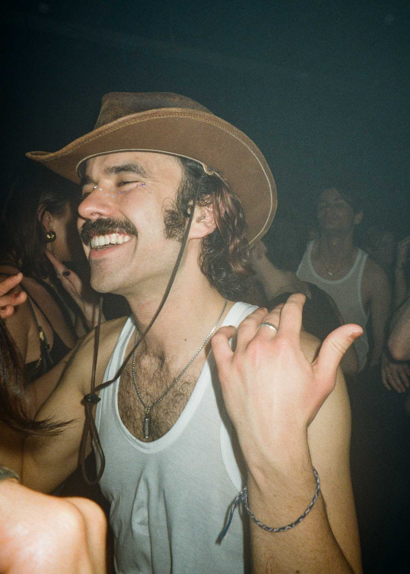 Howl_Rave_10_057_l6xdch