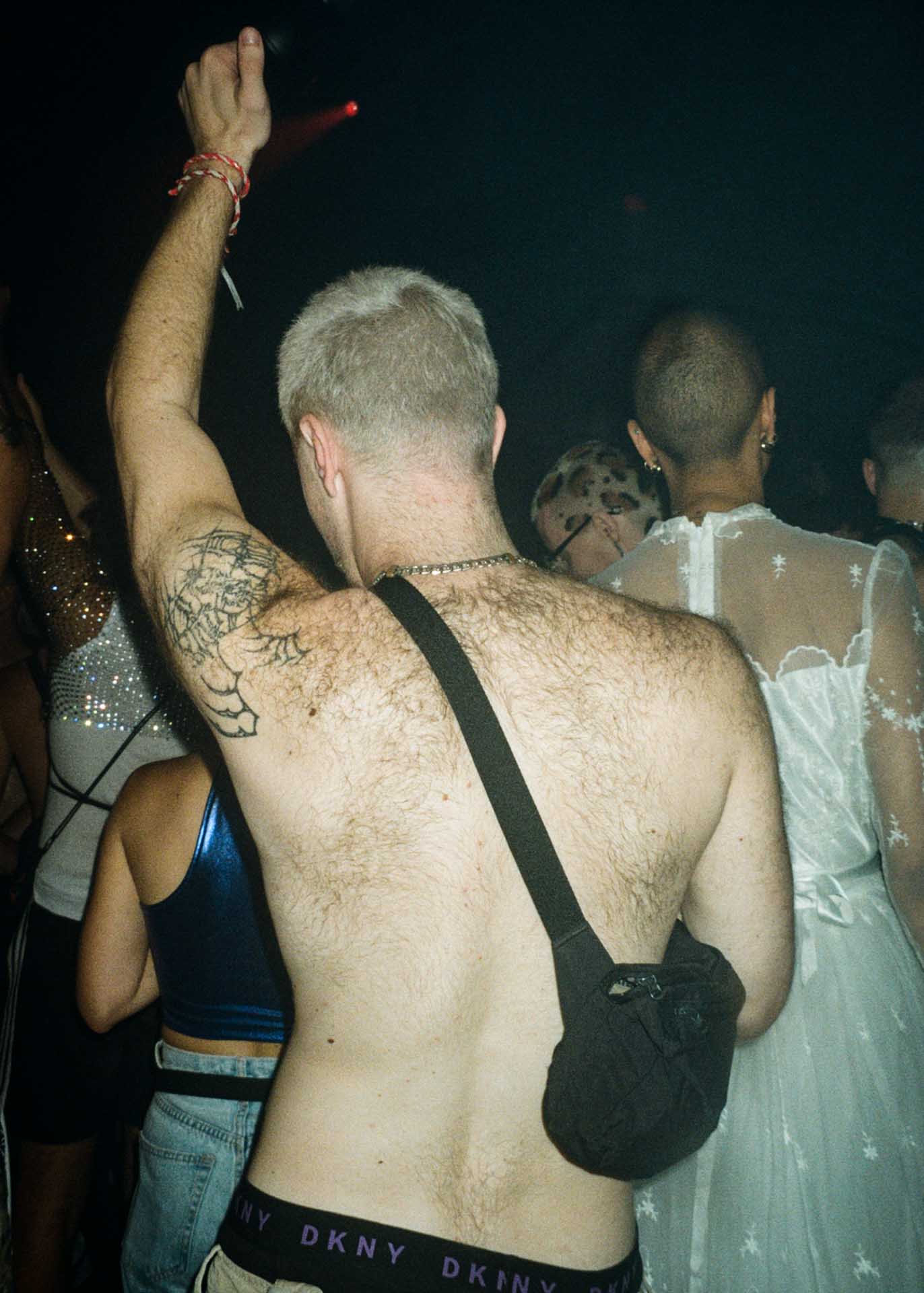 Howl_Rave_12_054_hrk7tx