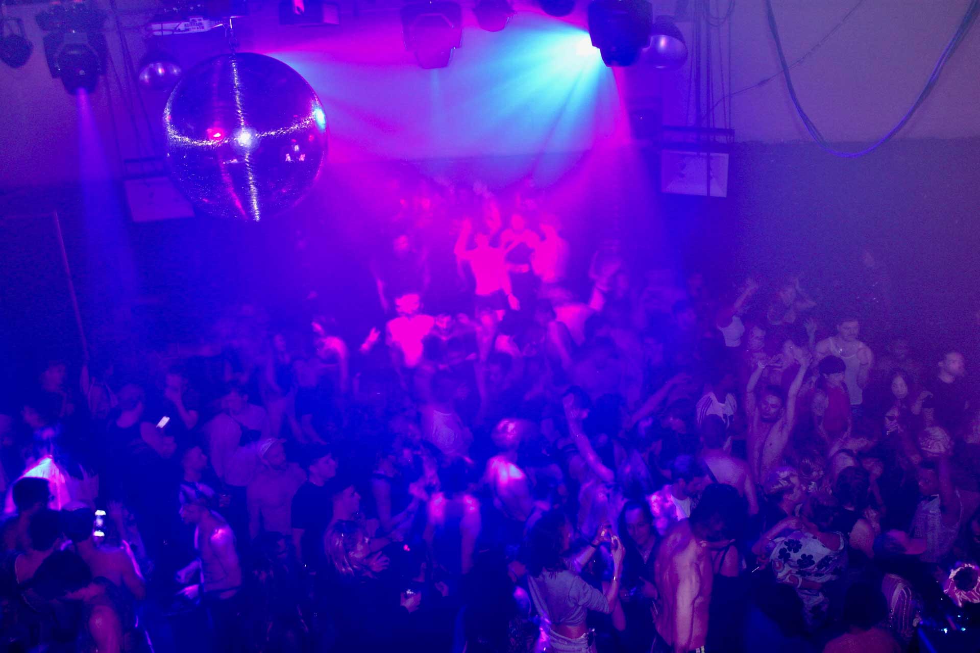 Howl_Rave_14_081_p9hk9u