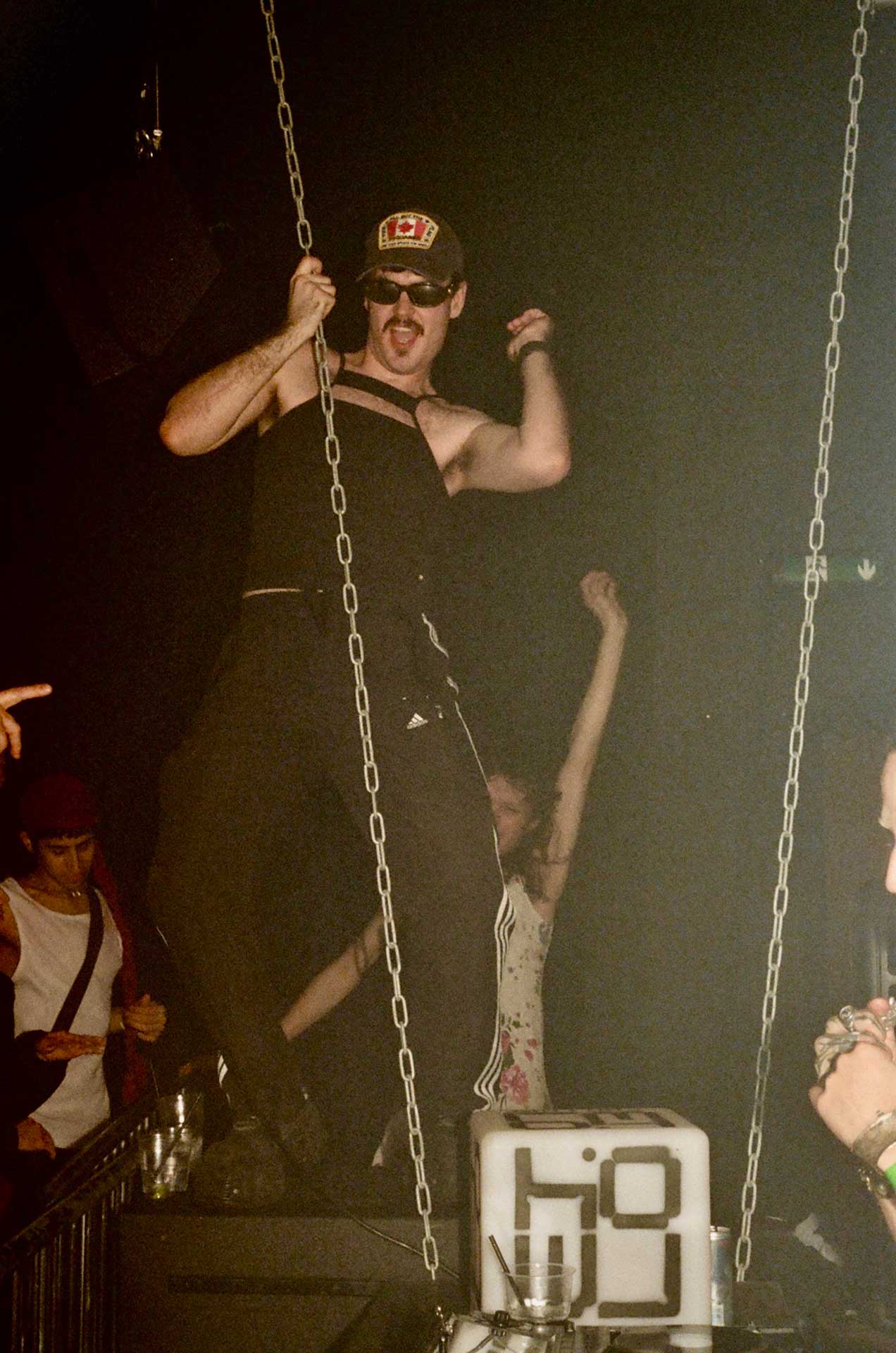 Howl_Rave_14_091_c1mj6q