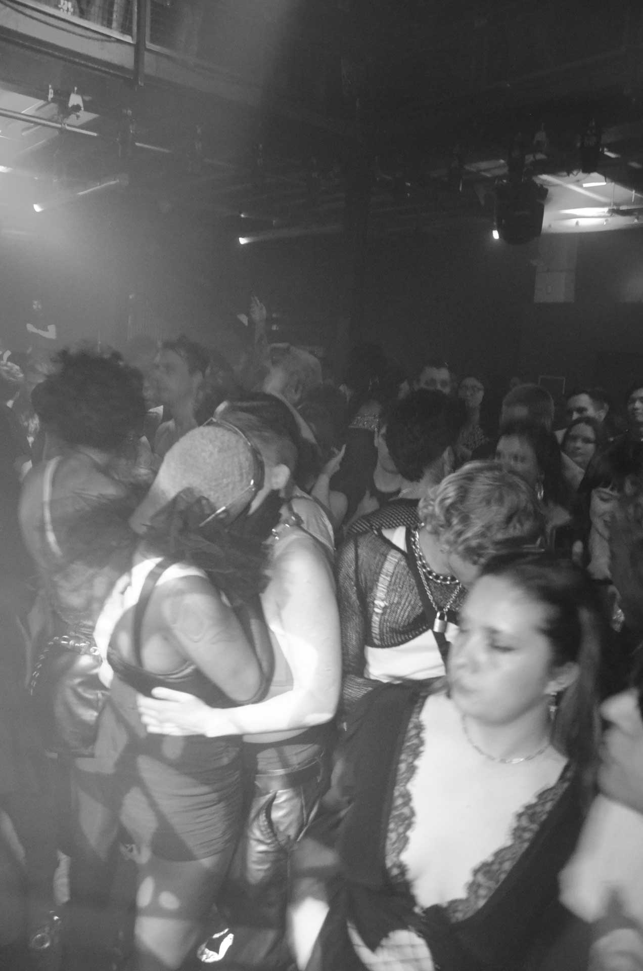 Howl_Rave_16_032_j35uel