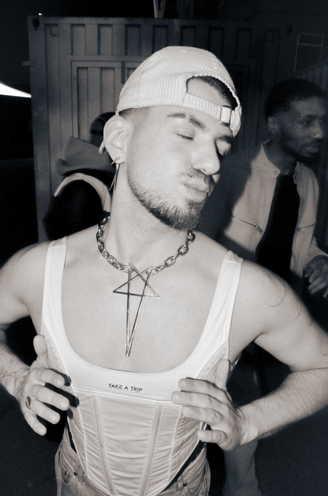 Howl_Rave_16_109_k86t5z