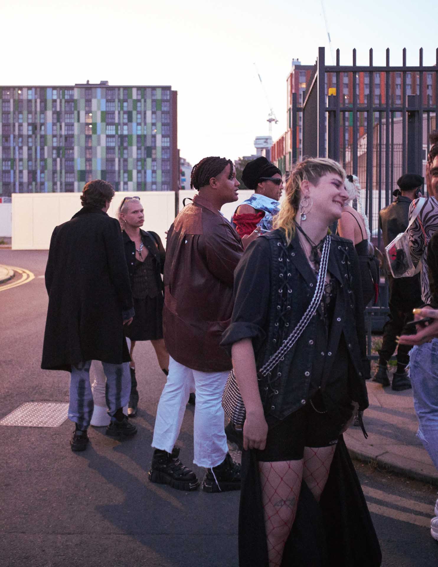 Howl_Rave_01_045_ydvebn