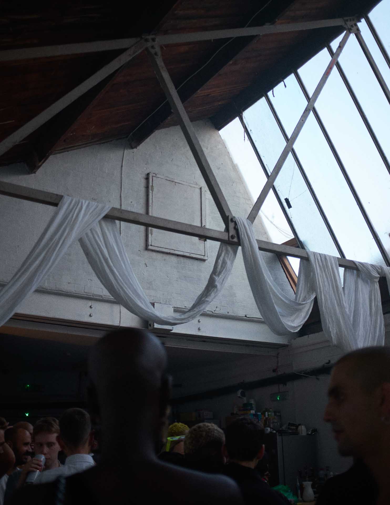 Howl_Rave_01_106_hpuikb