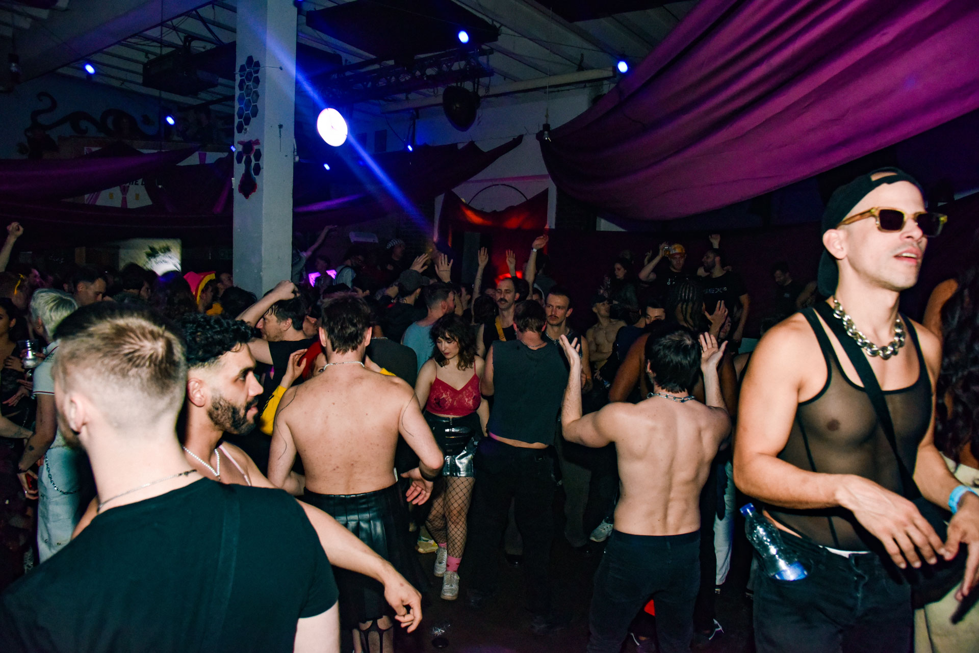 Howl_Rave_19_308_sxw1xa