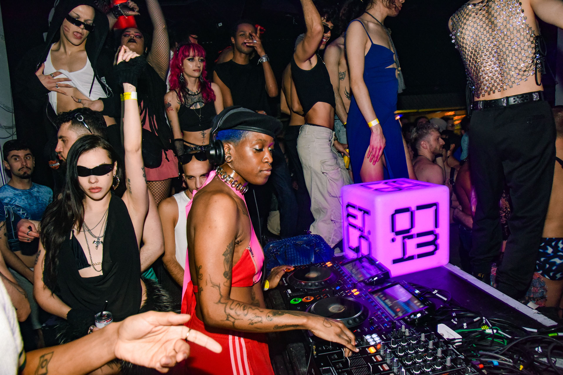 Howl_Rave_19_129_pvcz1l