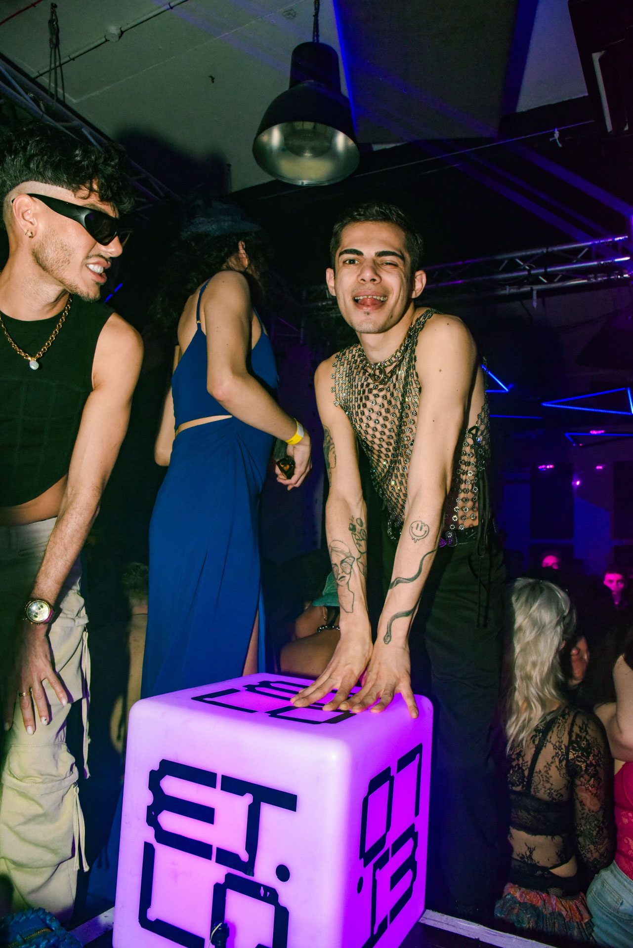 Howl_Rave_19_166_qvwdsu