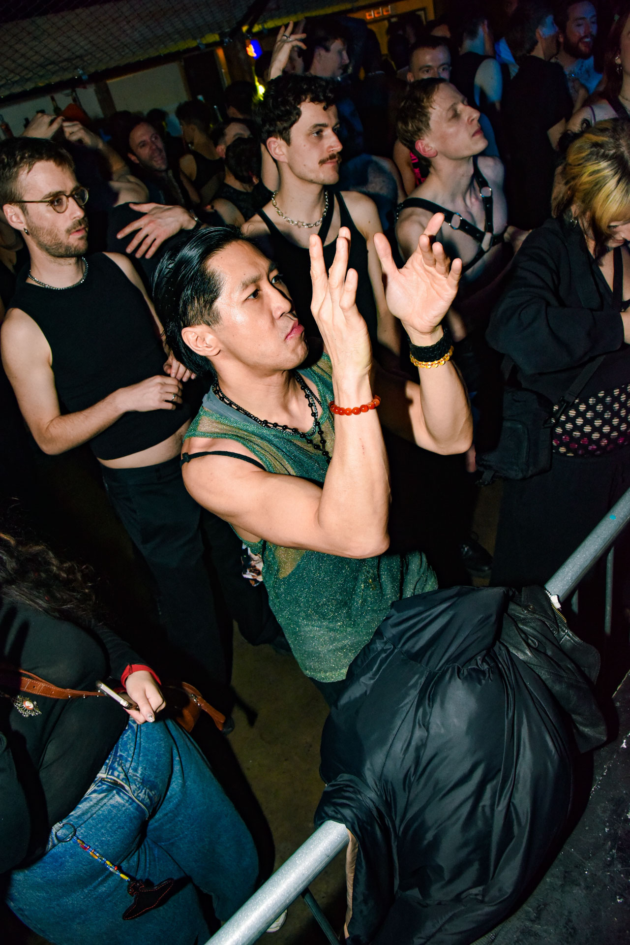 Howl_Rave_19_106_ix00ub