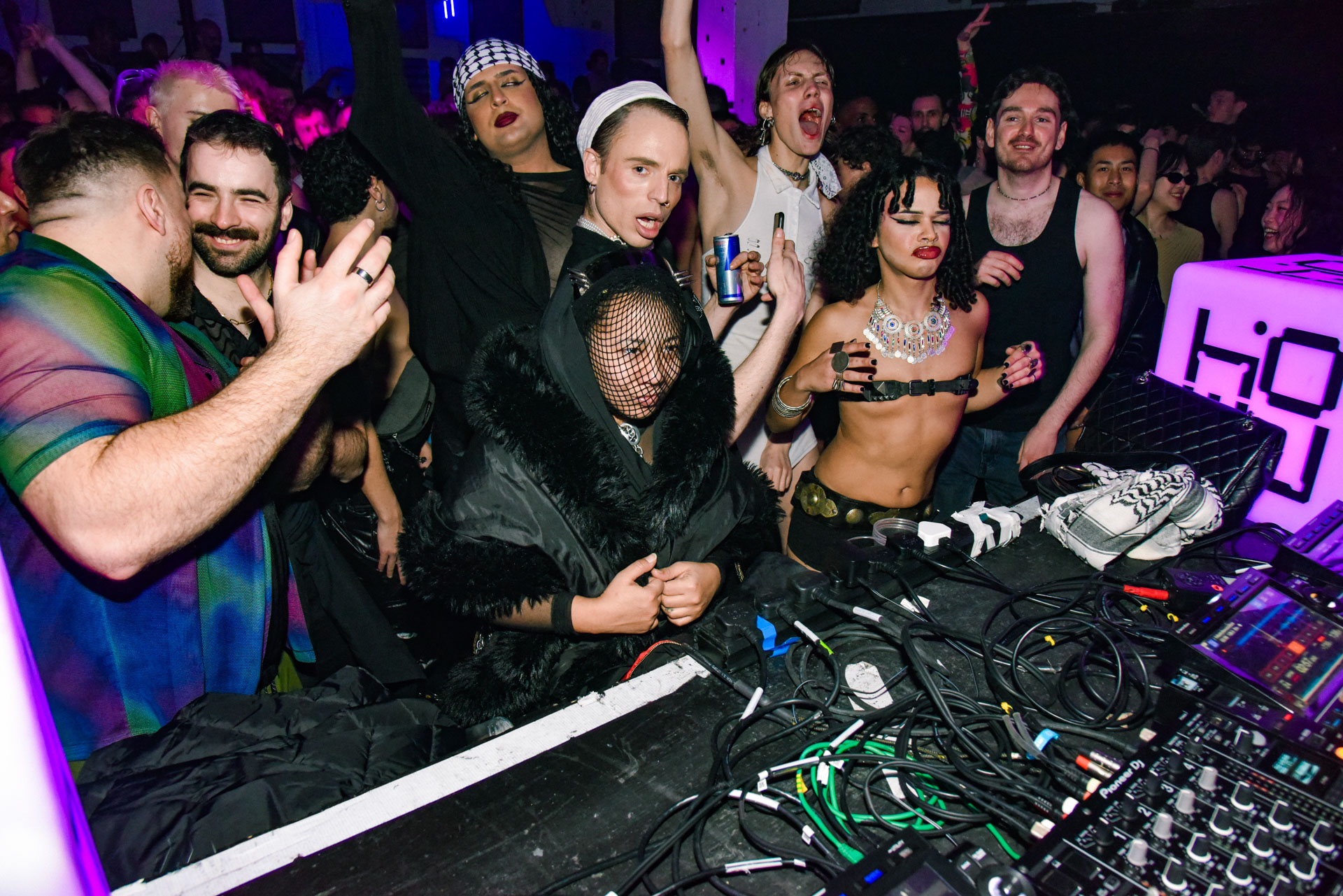 Howl_Rave_19_314_a9vt9r