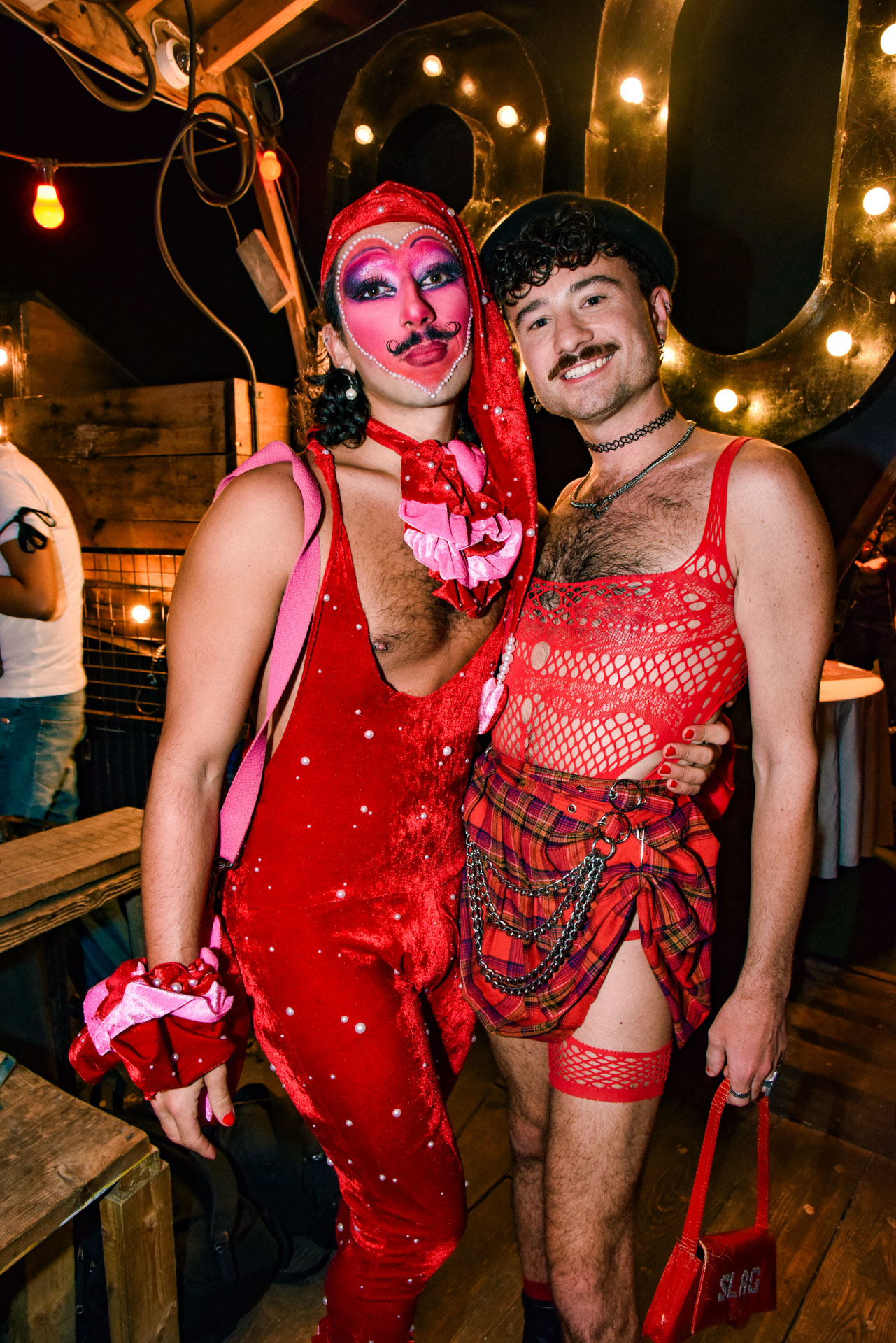 Howl_Rave_19_279_ovlgrf