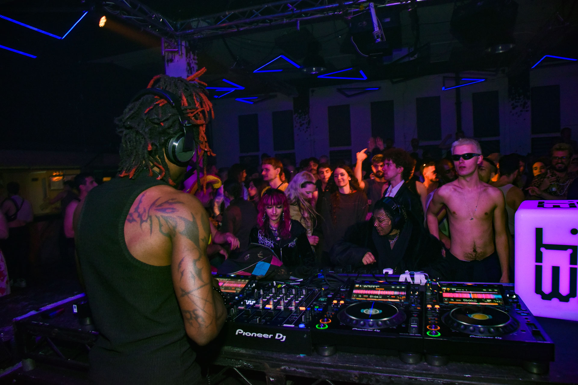 Howl_Rave_19_159_n3sg95