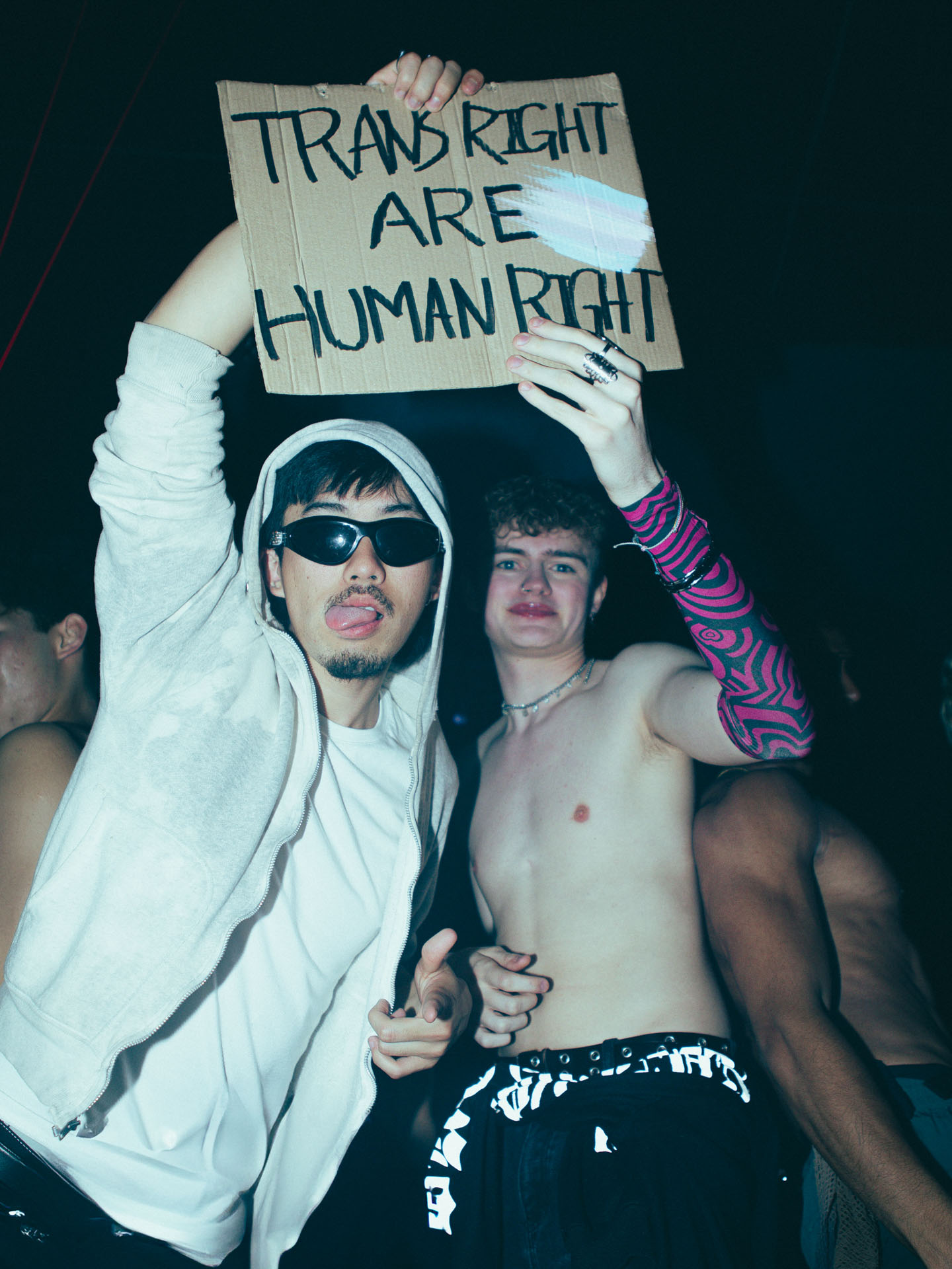 Howl_Rave_20_028_cm8khx