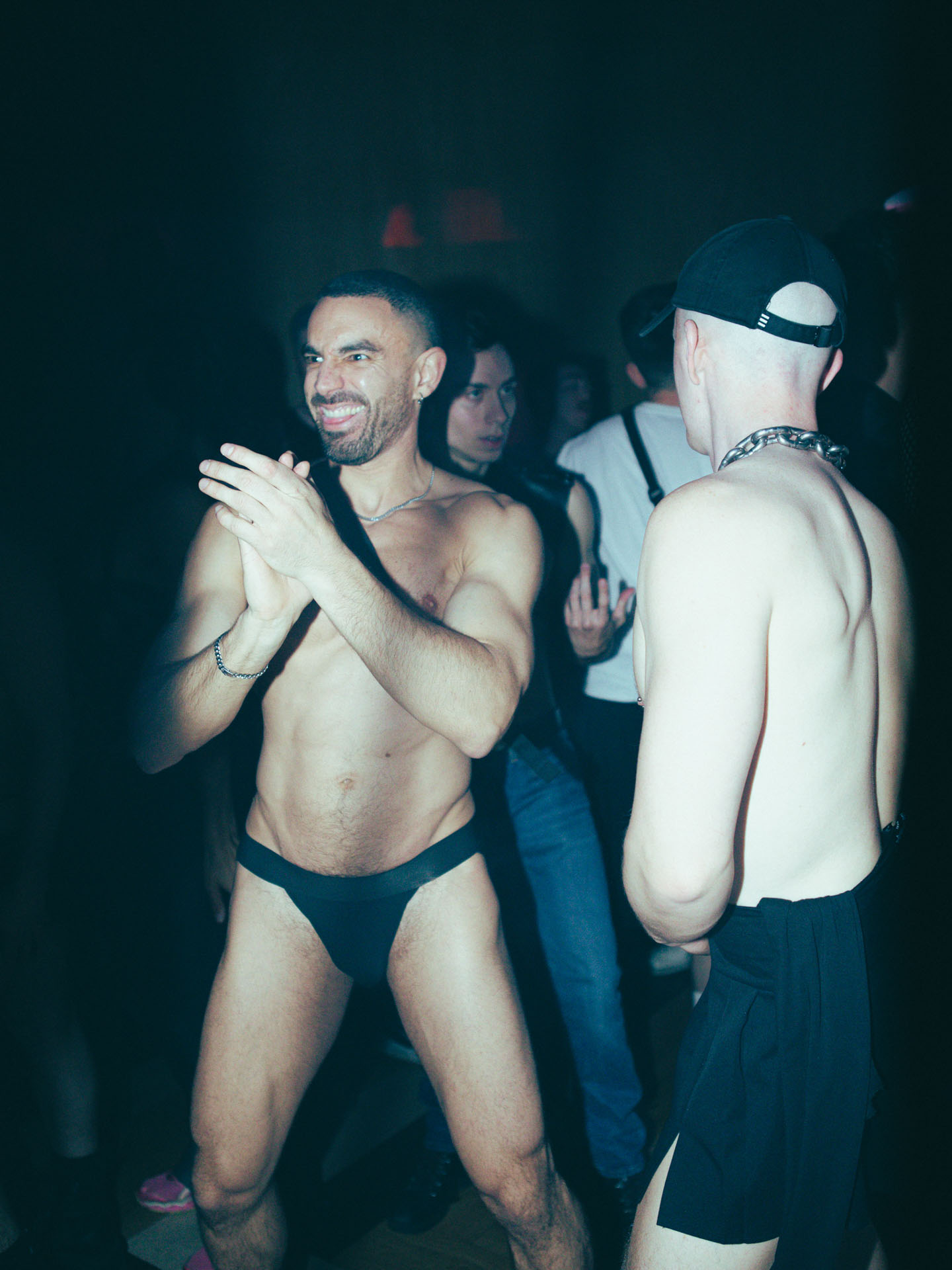 Howl_Rave_20_189_uyw0j3