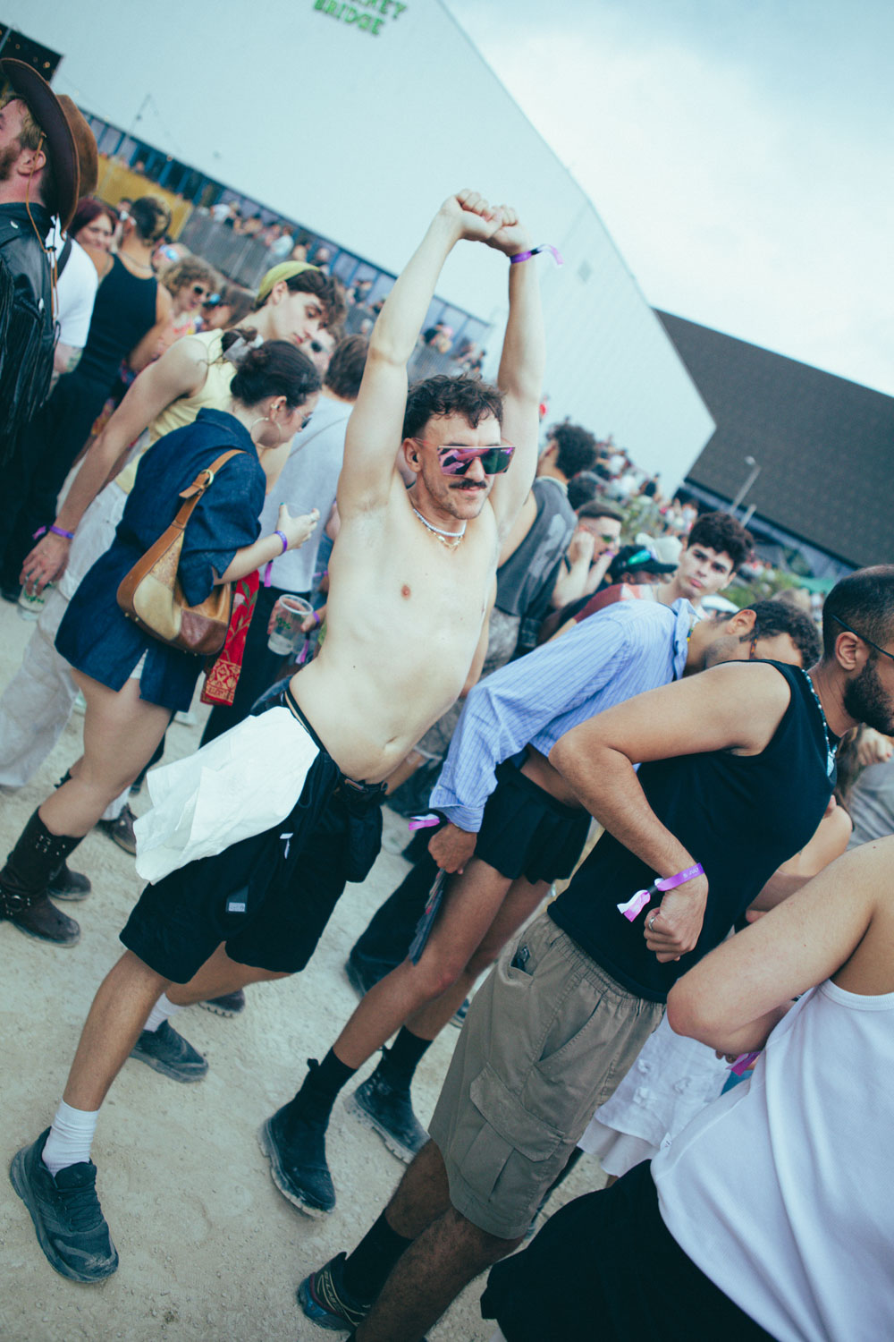 HOWL_Pride2025_EliseShauna_248L_PRIDE_-248_ewhhdv