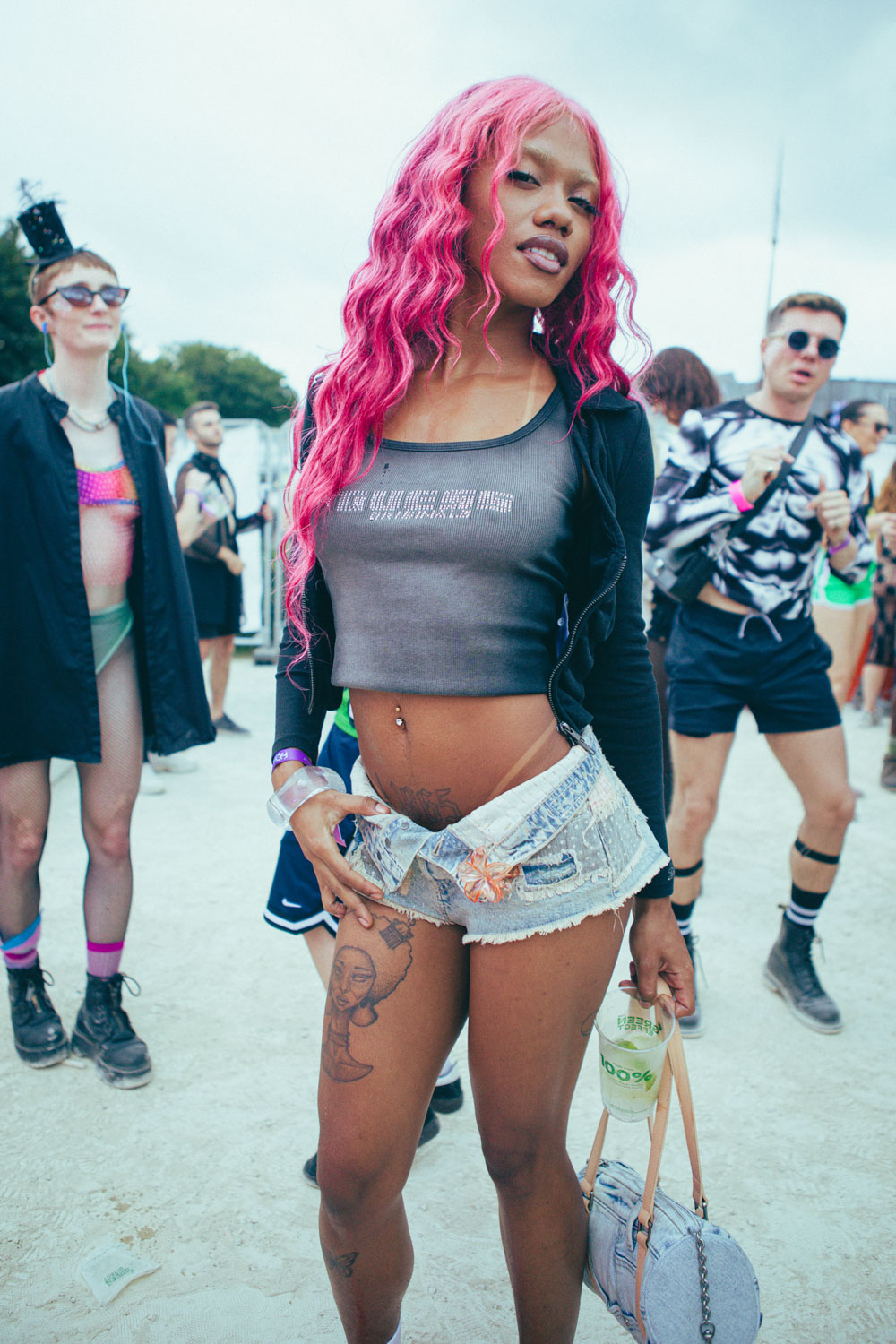 HOWL_Pride2025_EliseShauna_253L_PRIDE_-253_fsox5r