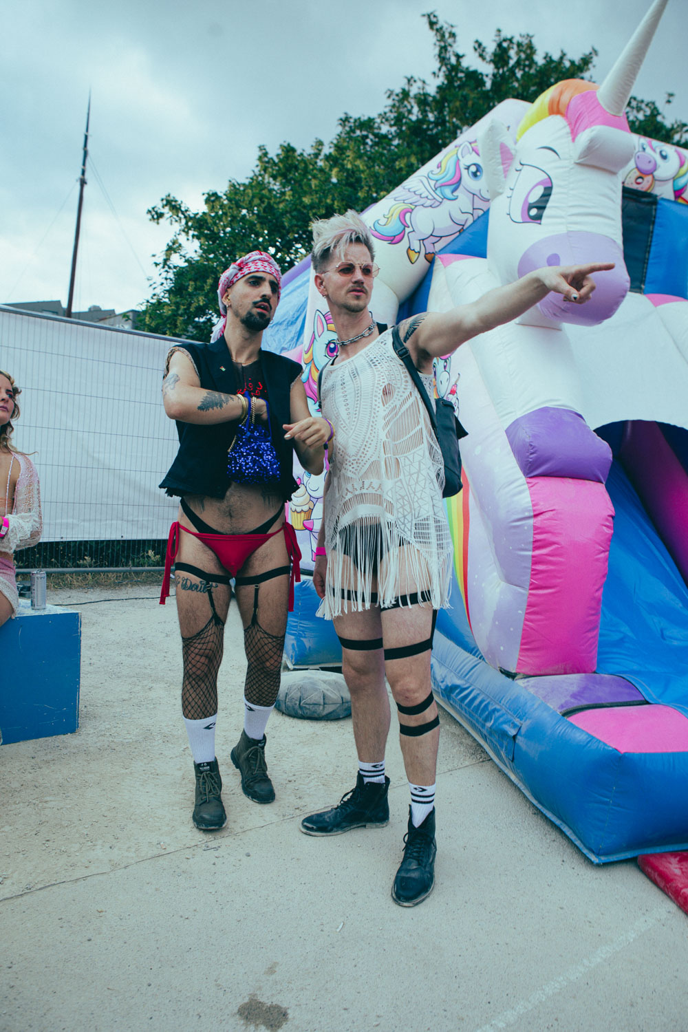 HOWL_Pride2025_EliseShauna_247L_PRIDE_-247_gjzrbq