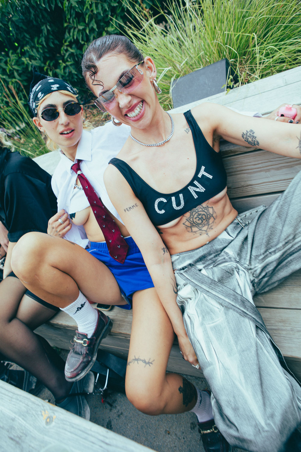 HOWL_Pride2025_EliseShauna_275L_PRIDE_-275_q9w1pl