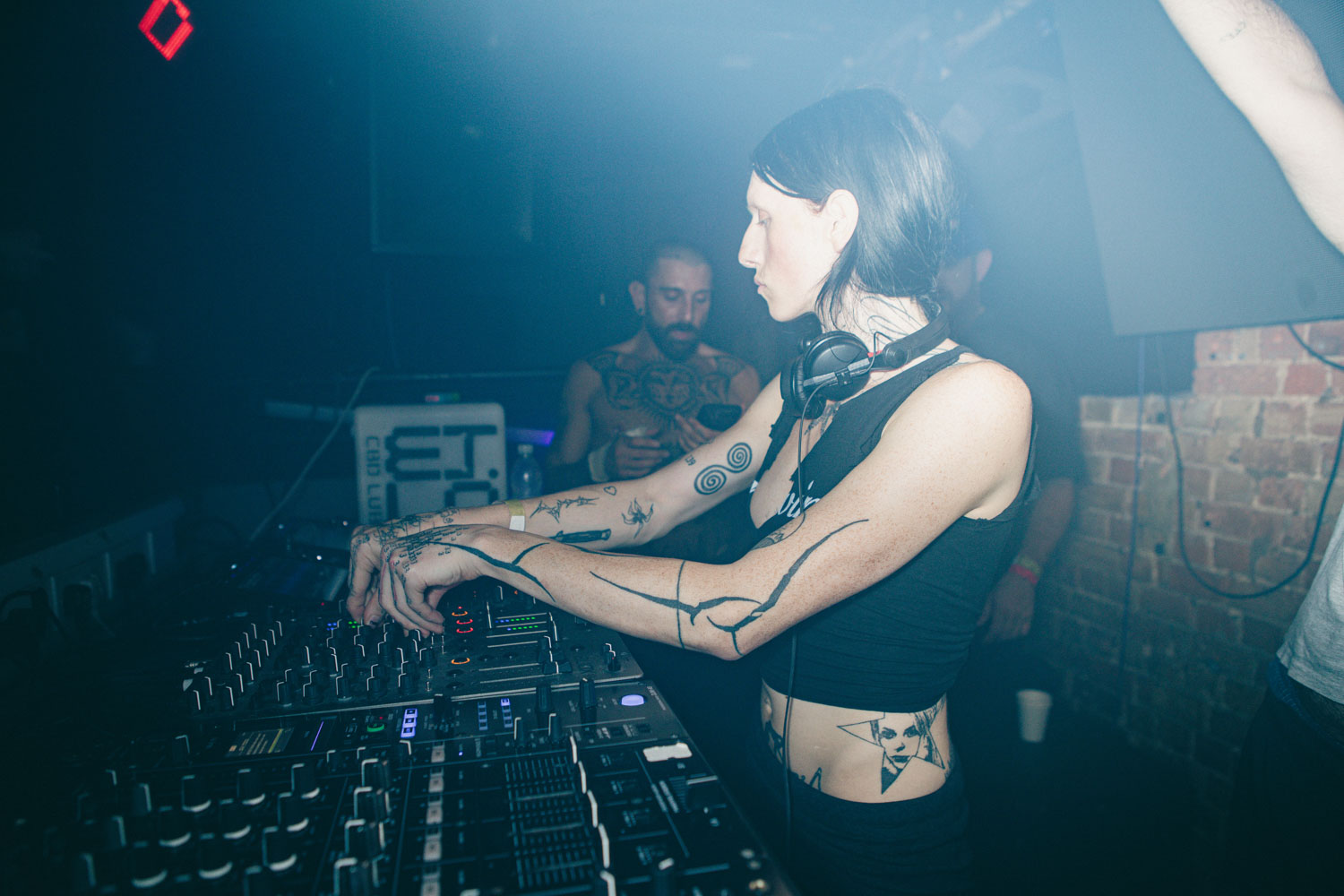 EliseShauna_HOWL-SEPTEMBER_-090_g50hbu