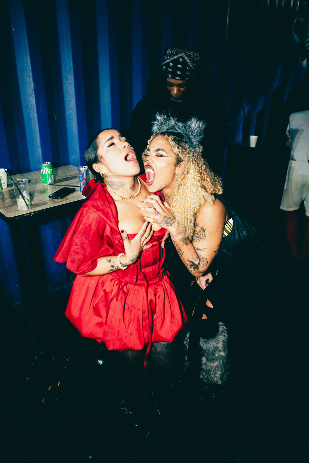 EliseShauna_HOWLOWEEN-01_pwes4b