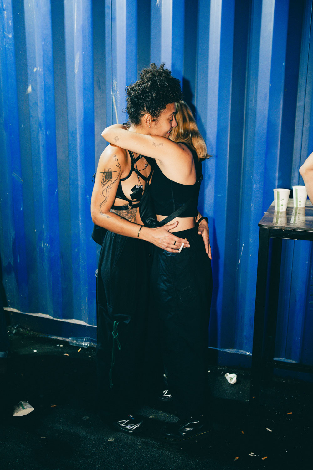 EliseShauna_HOWLOWEEN-02_ktzfry