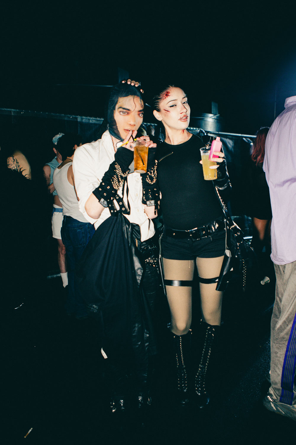 EliseShauna_HOWLOWEEN-06_vgjnex