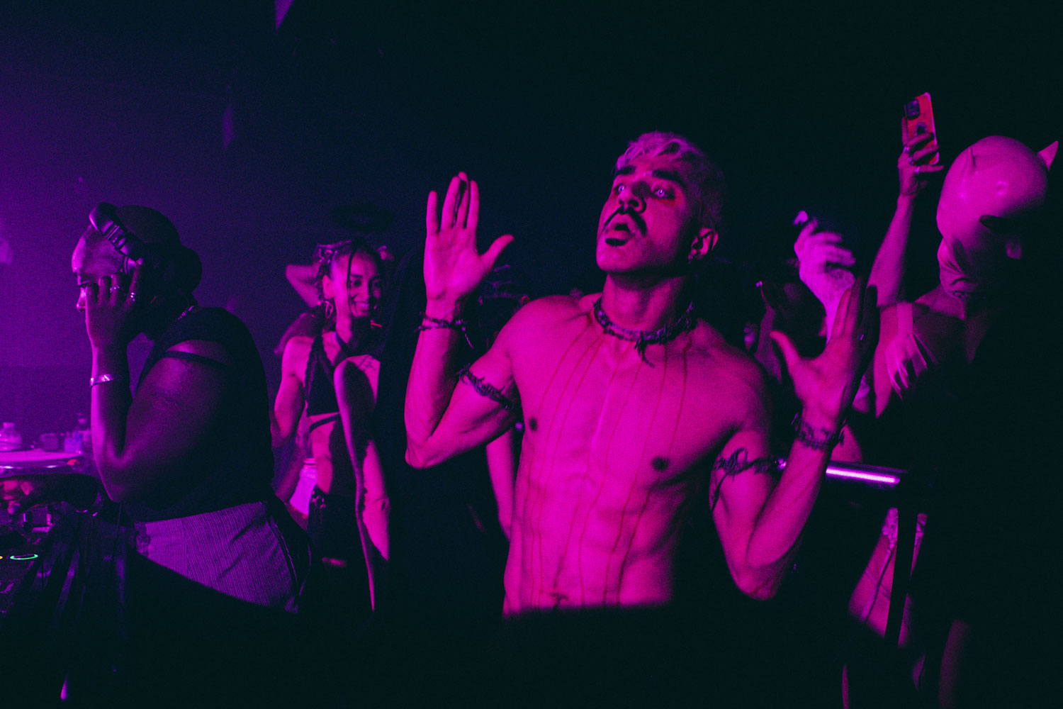 EliseShauna_HOWLOWEEN-21_p5fomj