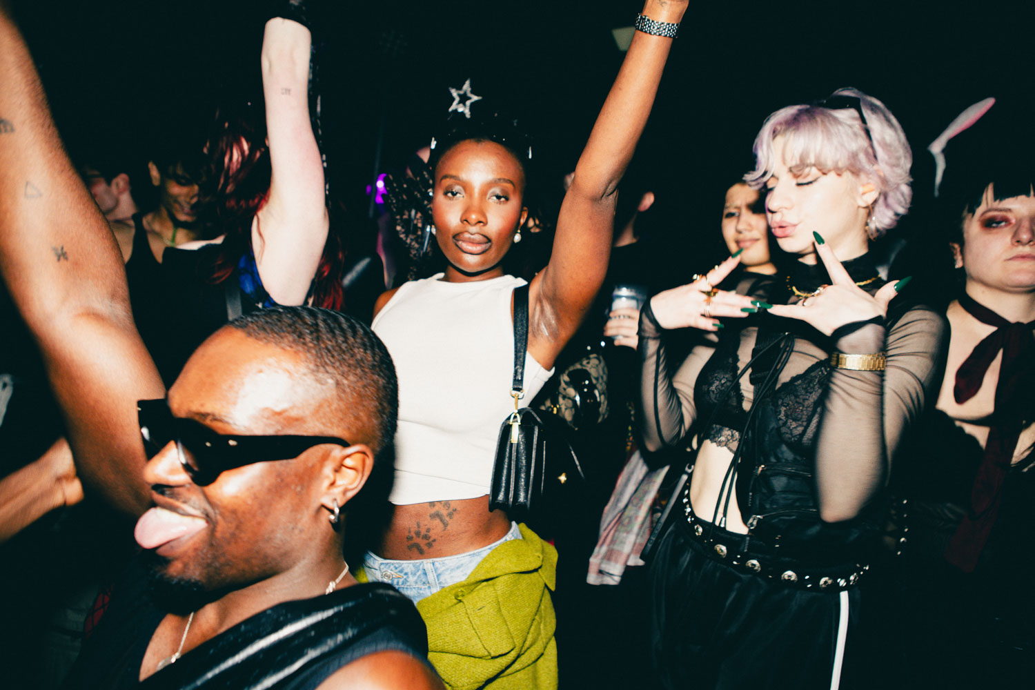 EliseShauna_HOWLOWEEN-27_e2vxog