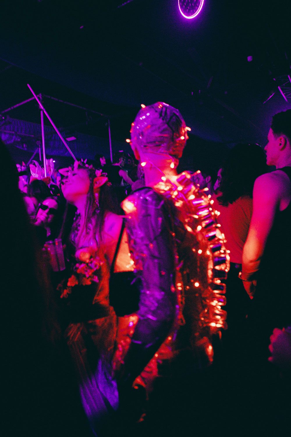 EliseShauna_HOWLOWEEN-39_m7qgno