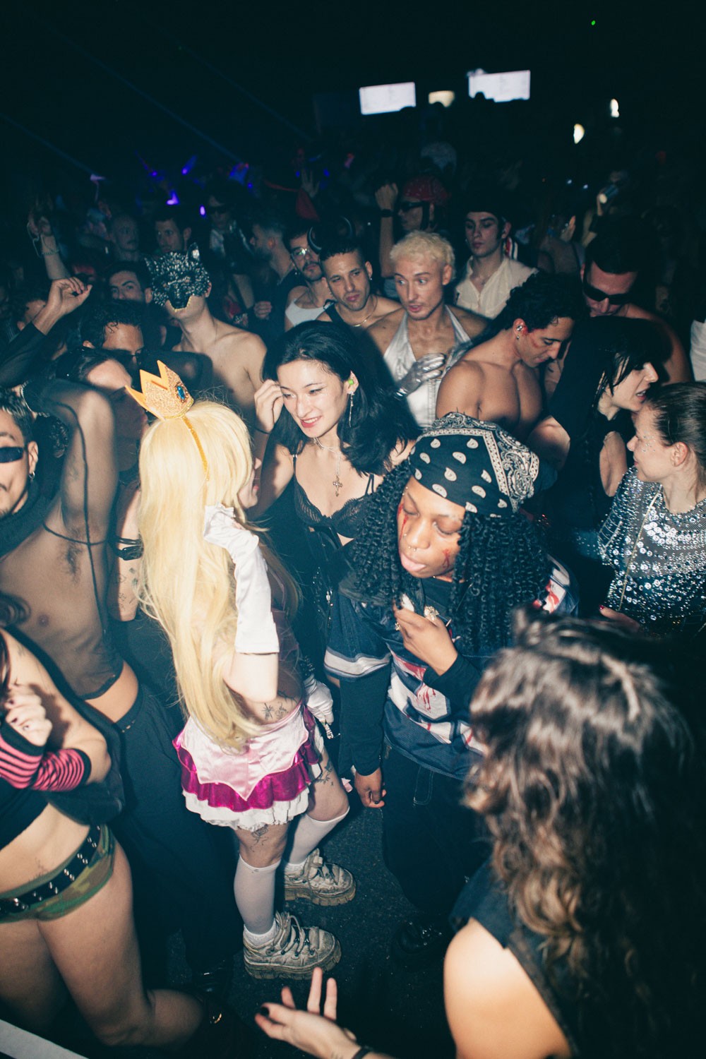 EliseShauna_HOWLOWEEN-71_fh5vg5