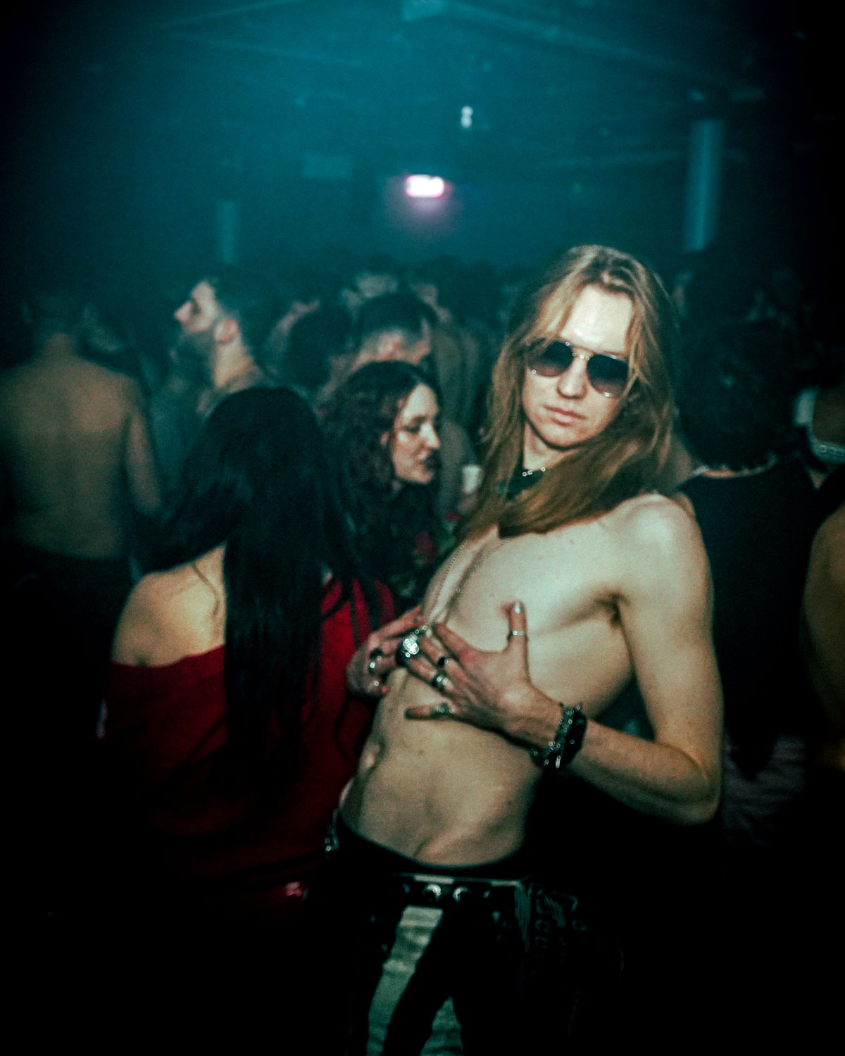 HOWL_LoveBall02_LilyMaguire_DSC02060_r9fqd1