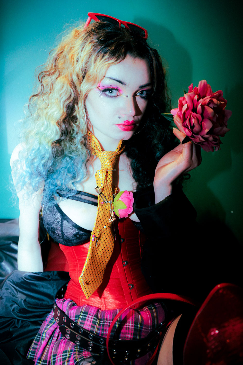 HOWL_LoveBall02_LilyMaguire_DSC02099_txh5d7