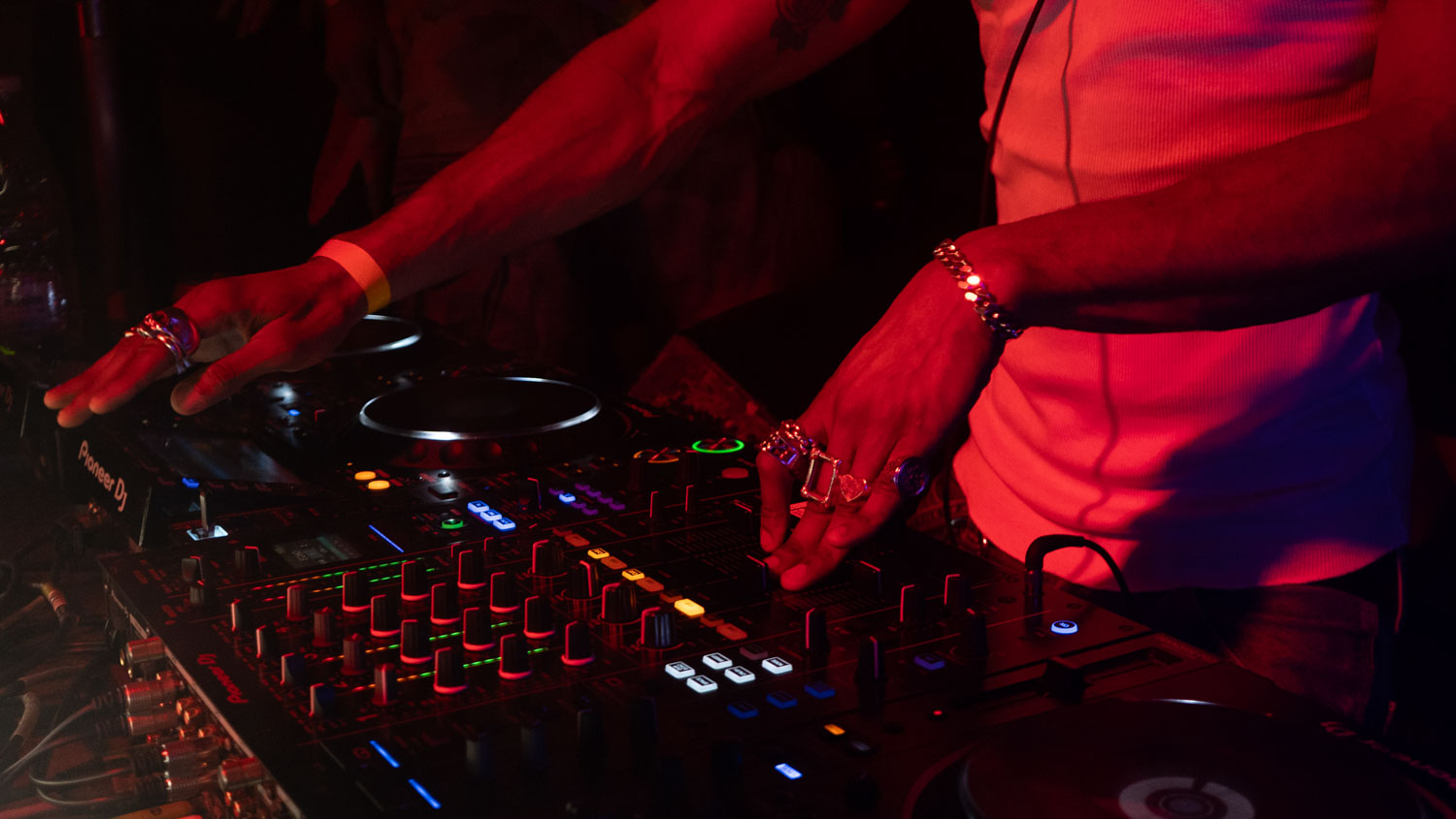 howlrave25_jennydaianaguidi_517_r8lxzd