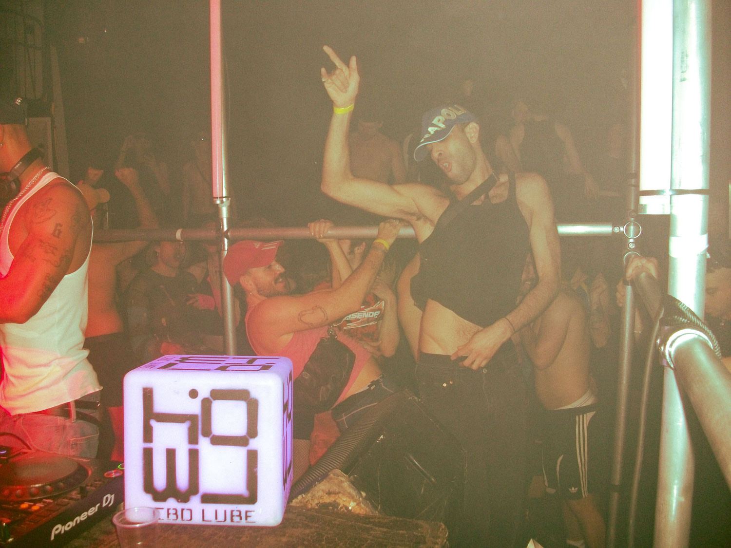 howlrave25_jennydaianaguidi_568_bg4ifw